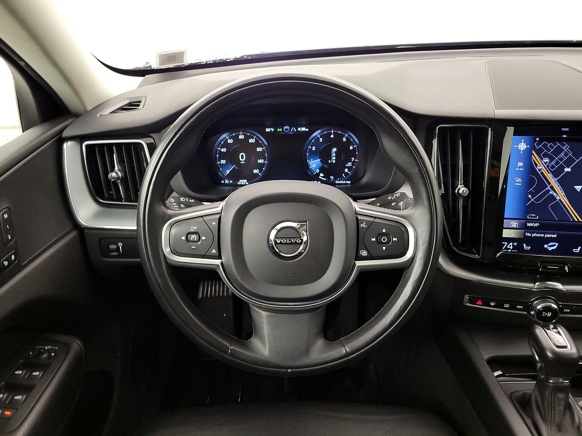 Thumbnail: 2018 Volvo XC60 - 10