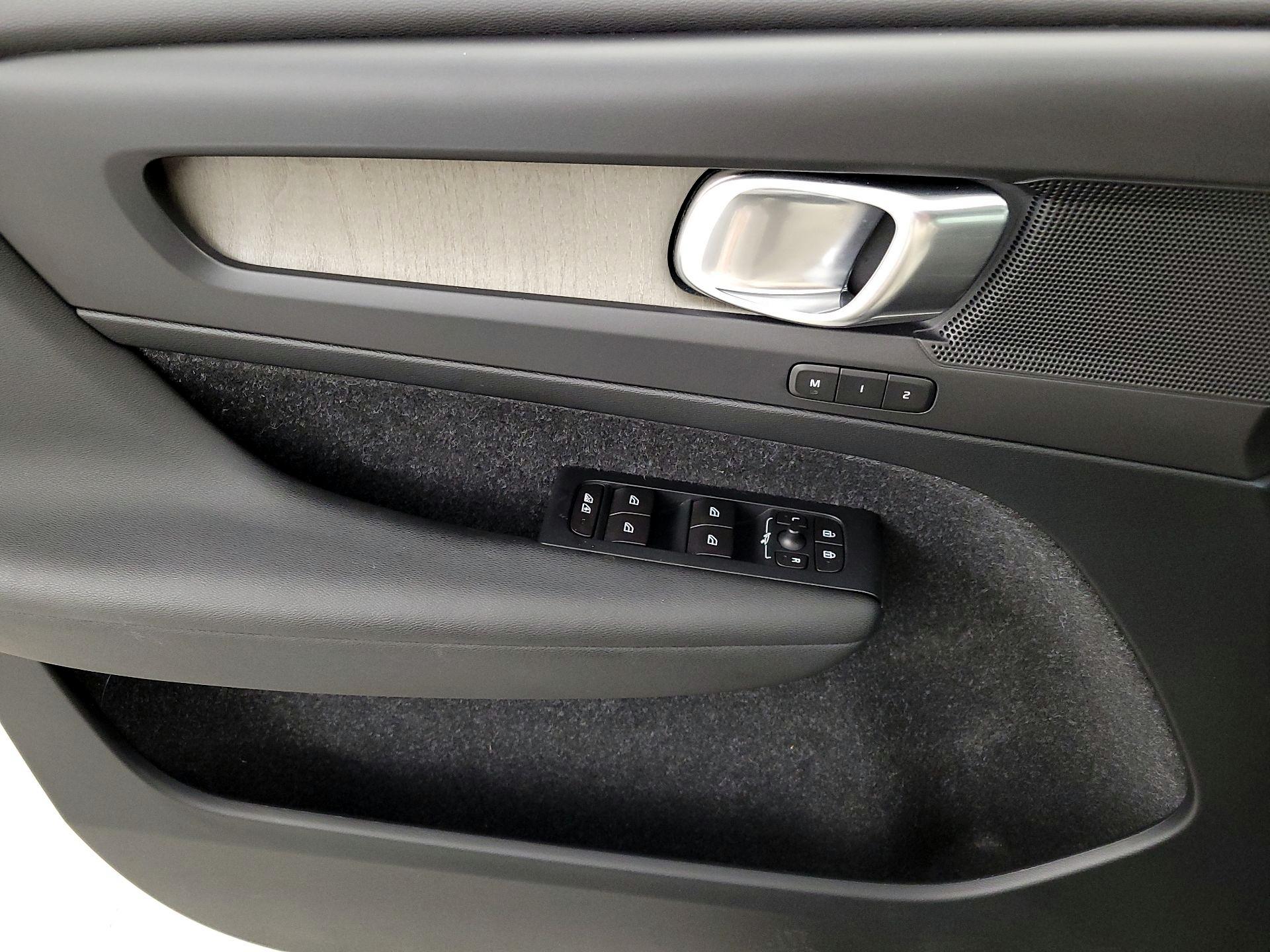 Thumbnail: 2019 Volvo XC40 - 12