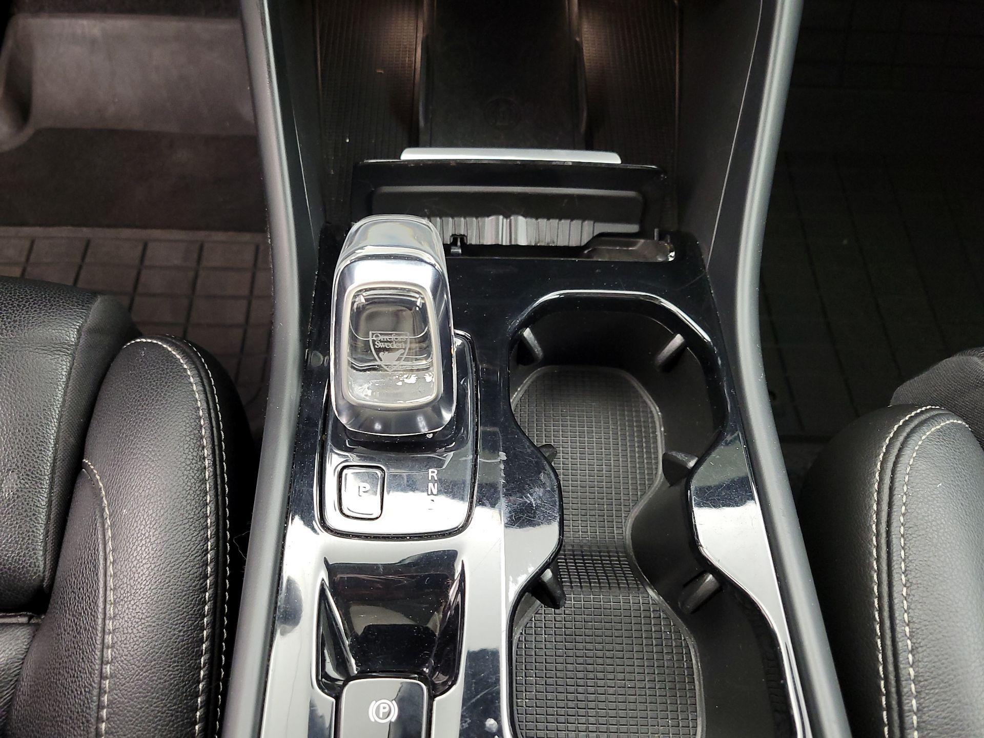 Thumbnail: 2019 Volvo XC40 - 17