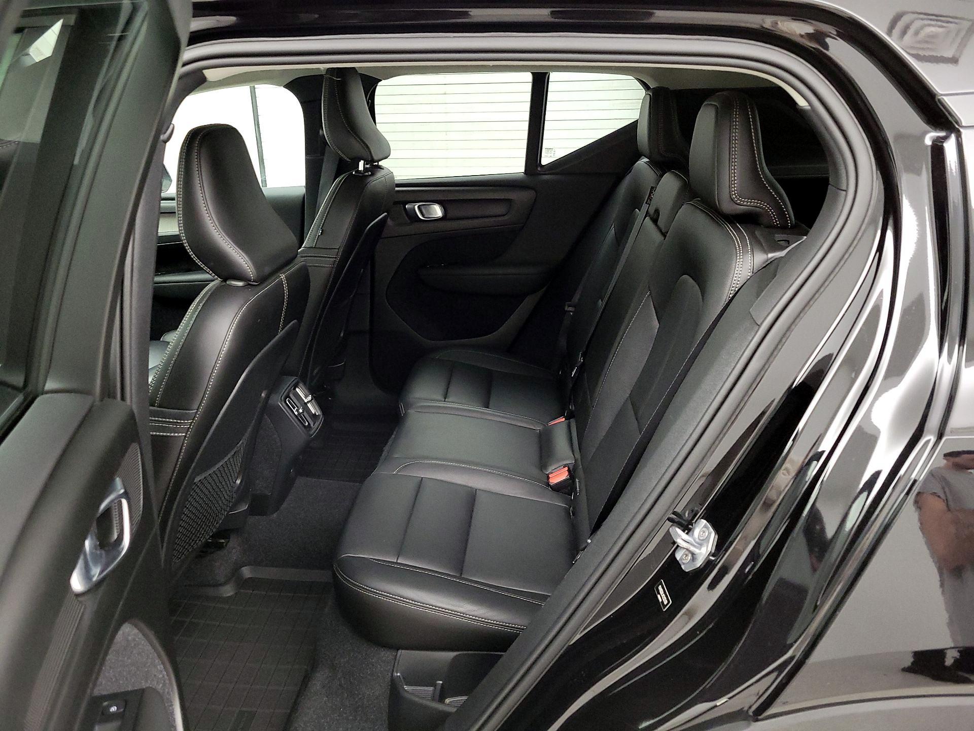 Thumbnail: 2019 Volvo XC40 - 19