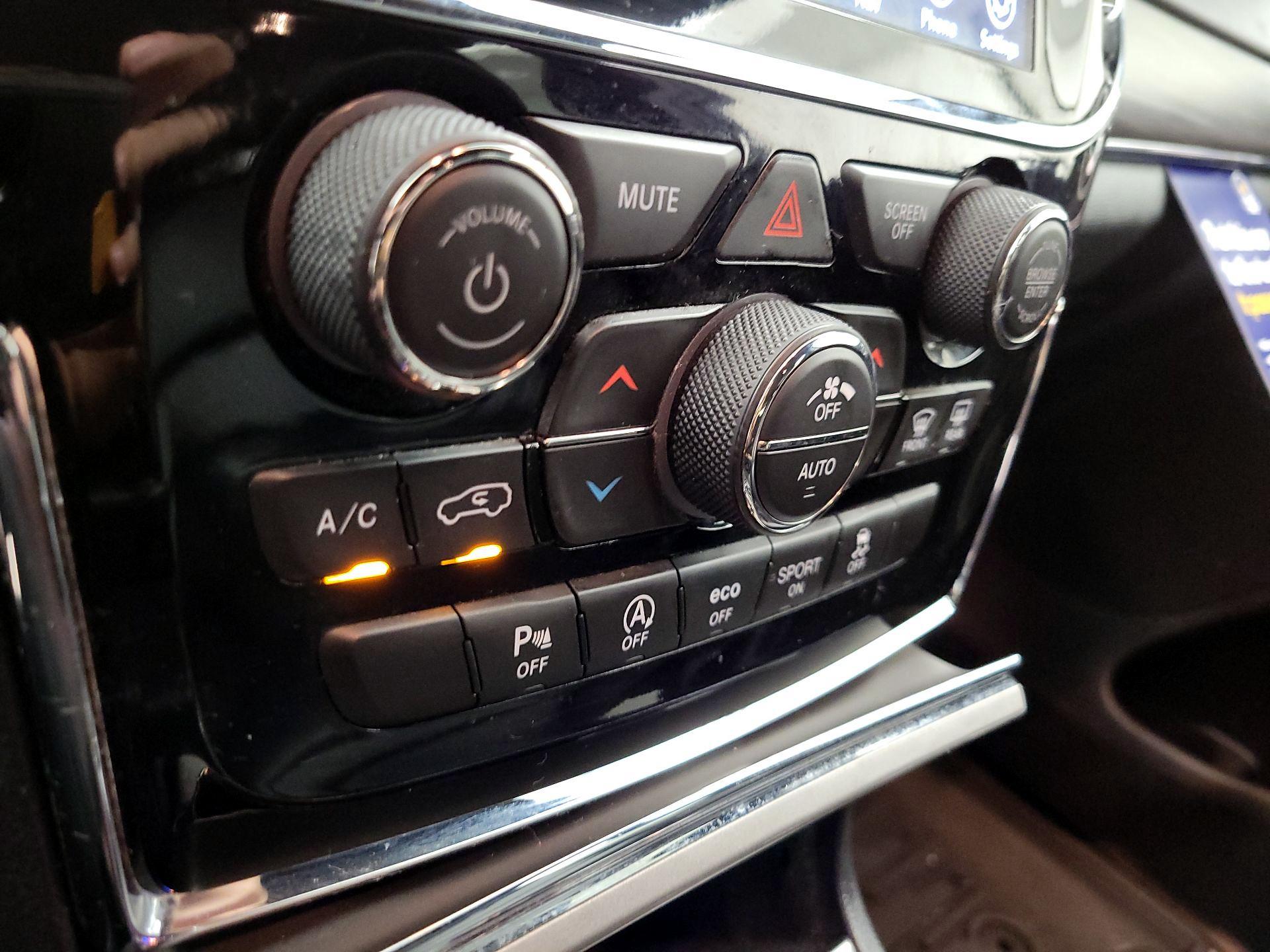 Thumbnail: 2020 Jeep Grand Cherokee - 17