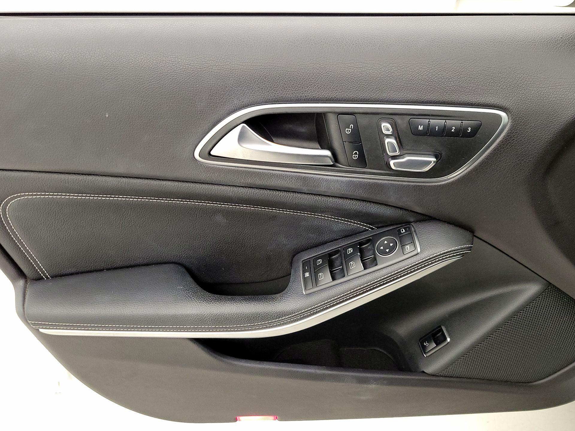 Thumbnail: 2019 Mercedes-Benz GLA - 12