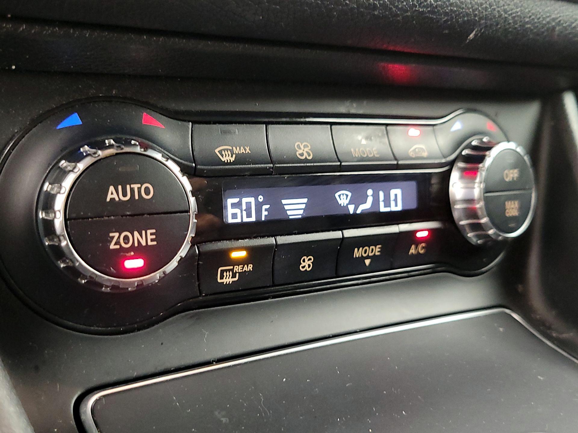 Thumbnail: 2019 Mercedes-Benz GLA - 16