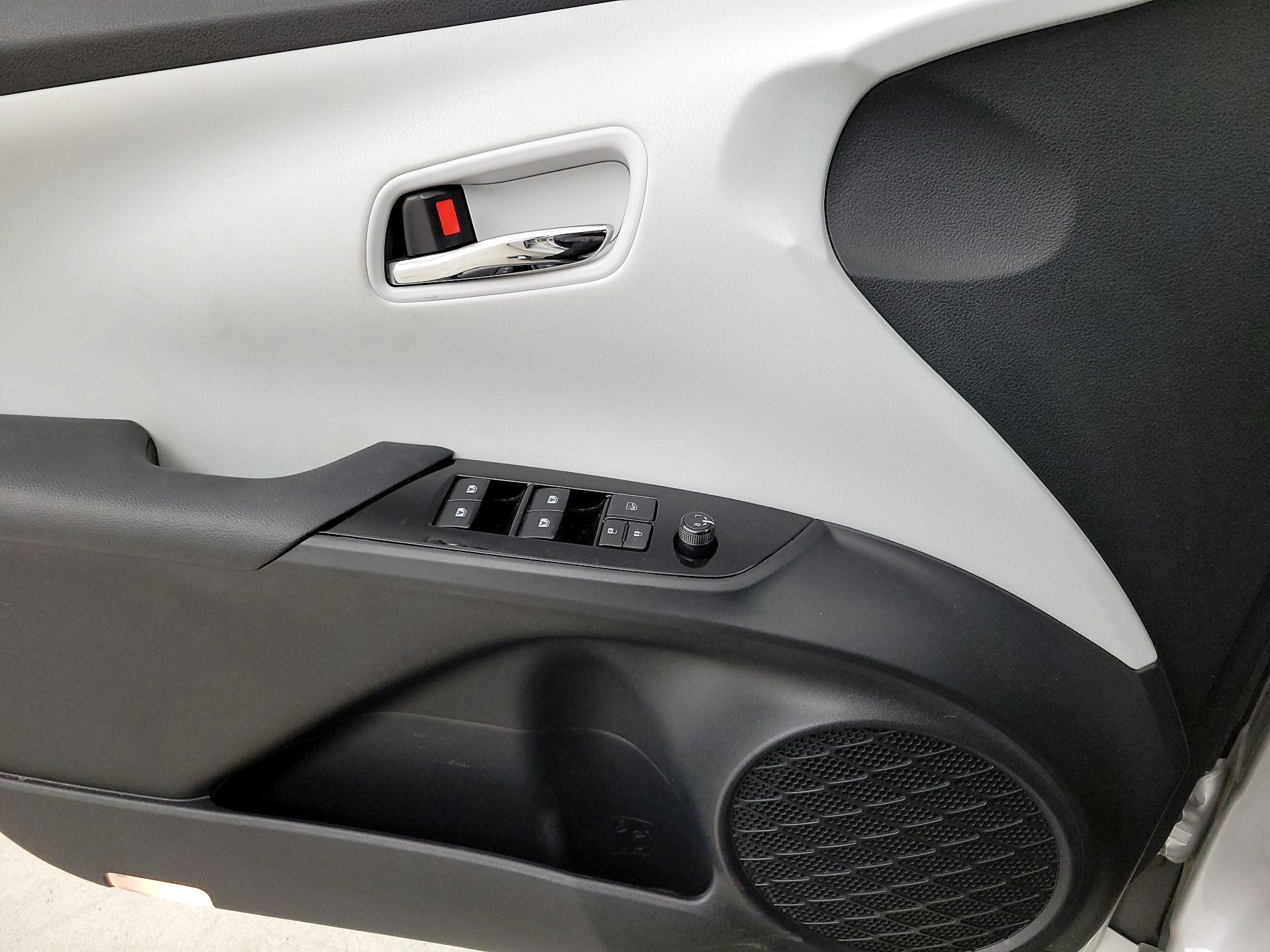 Thumbnail: 2018 Toyota Prius - 12