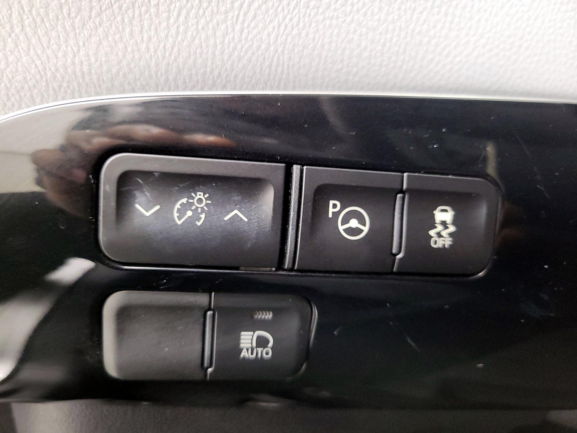 Thumbnail: 2018 Toyota Prius - 13