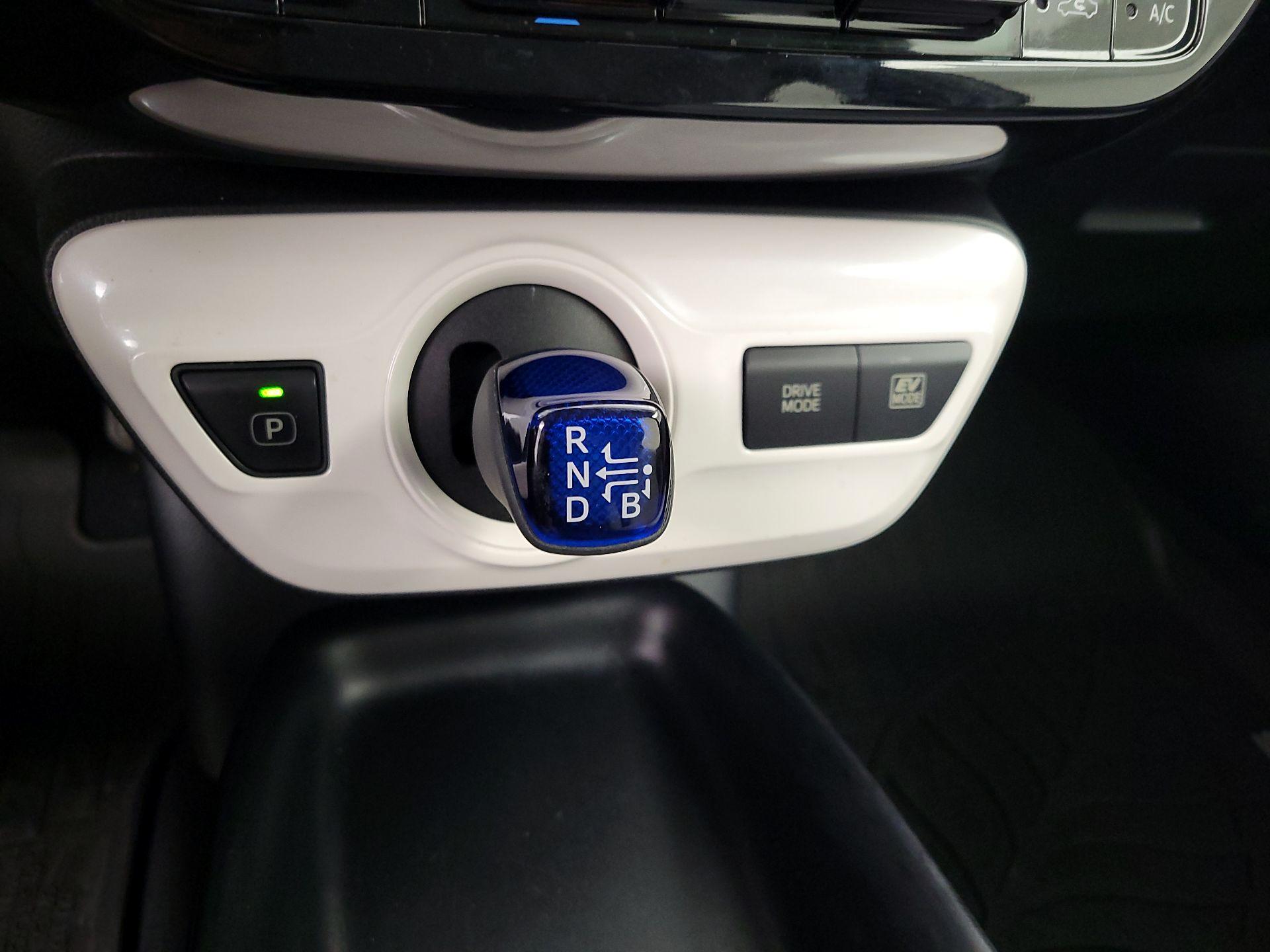 Thumbnail: 2018 Toyota Prius - 17