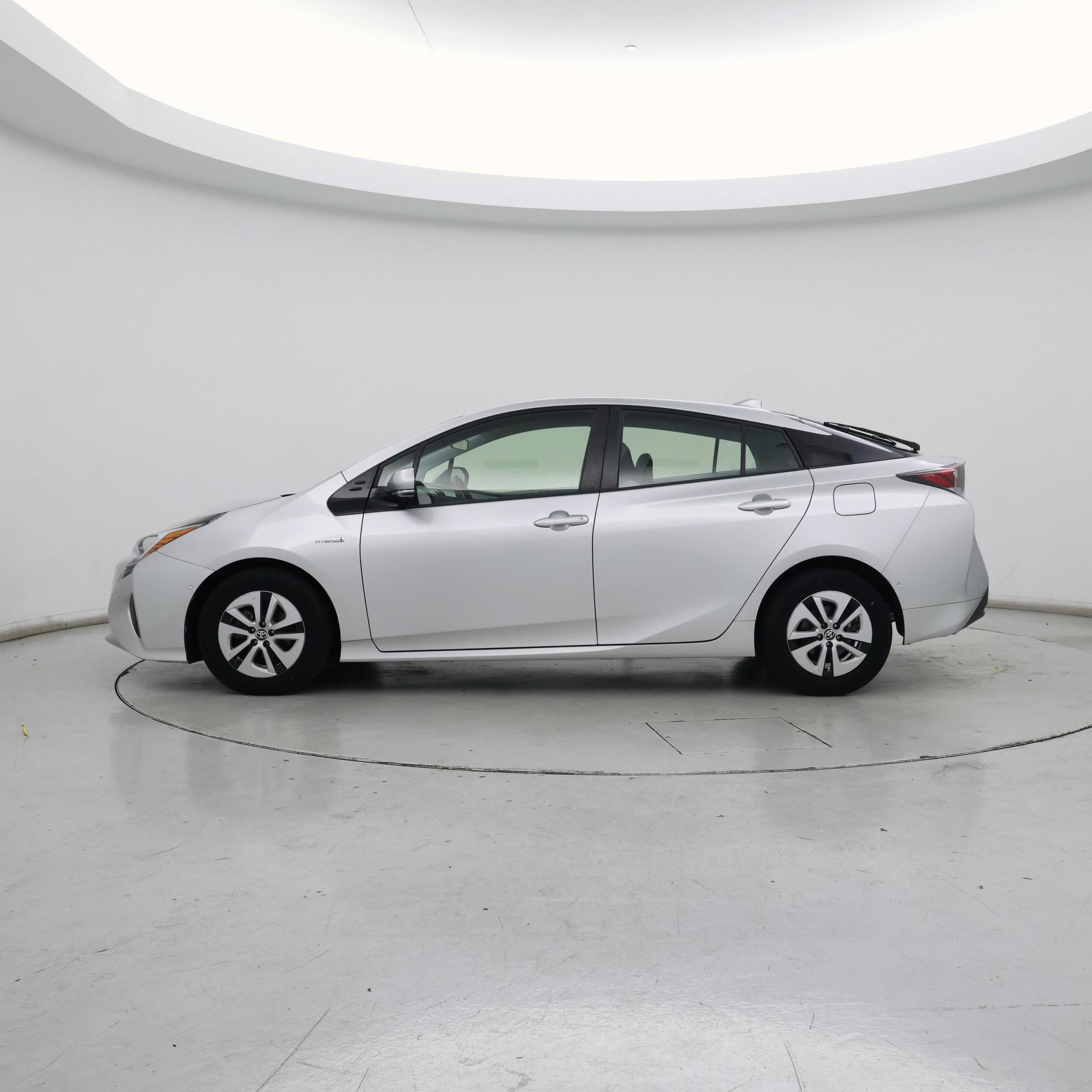 Thumbnail: 2018 Toyota Prius - 3