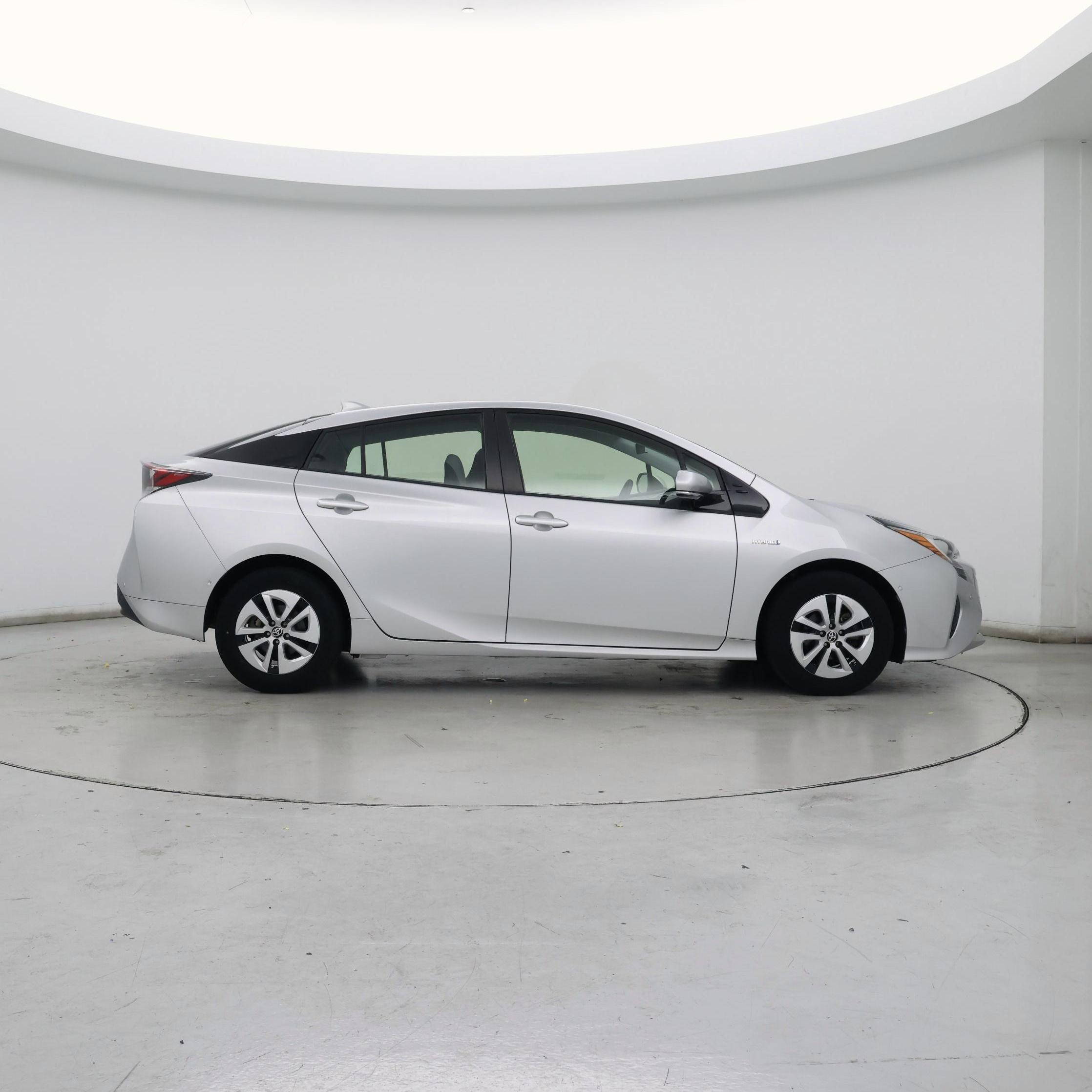 Thumbnail: 2018 Toyota Prius - 7