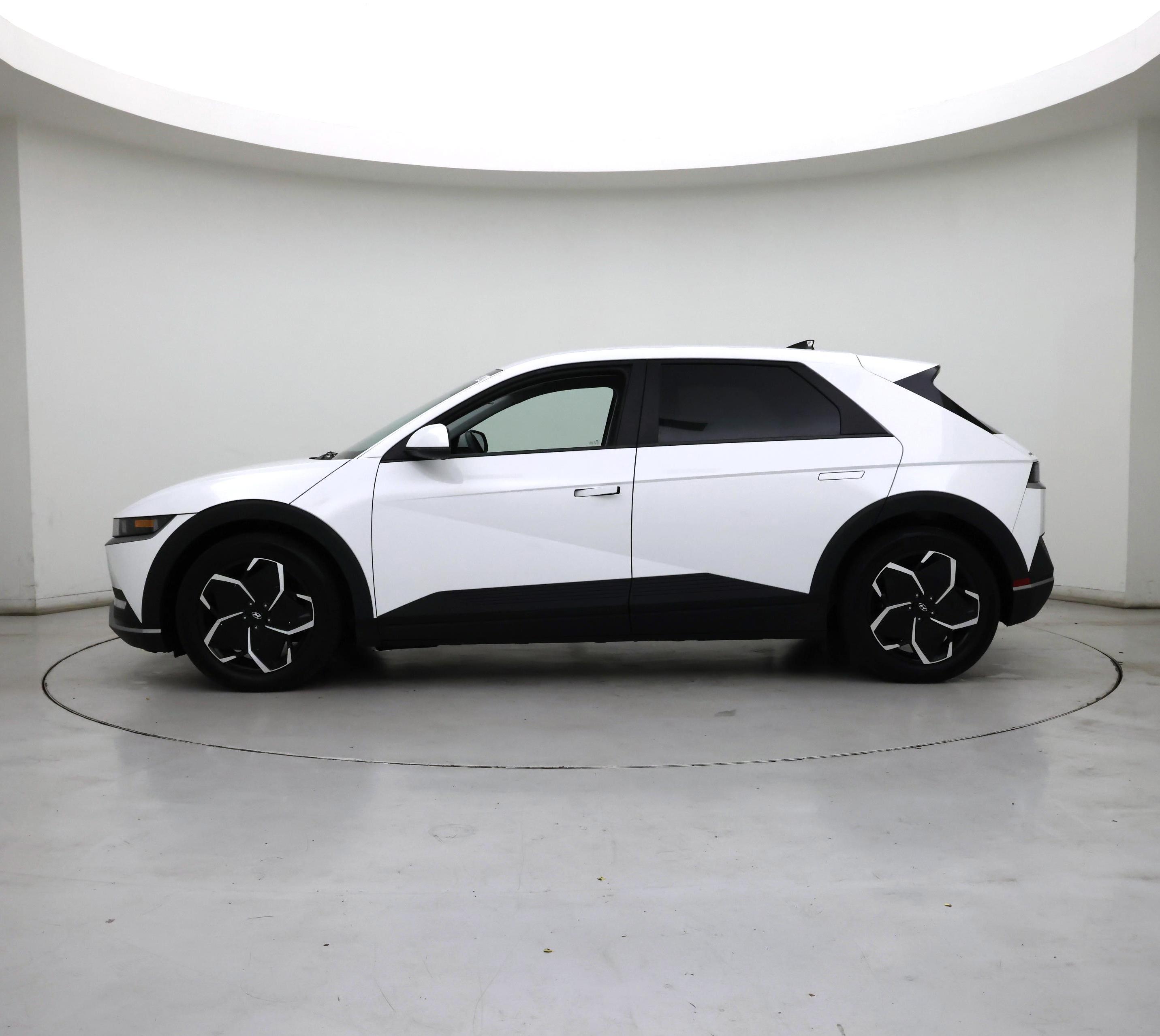 Thumbnail: 2023 Hyundai Ioniq 5 - 3
