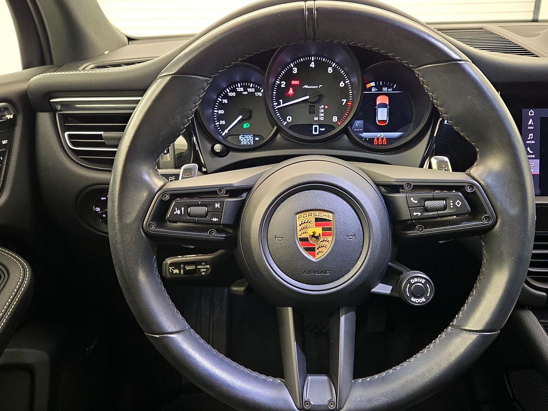 Thumbnail: 2024 Porsche Macan - 10