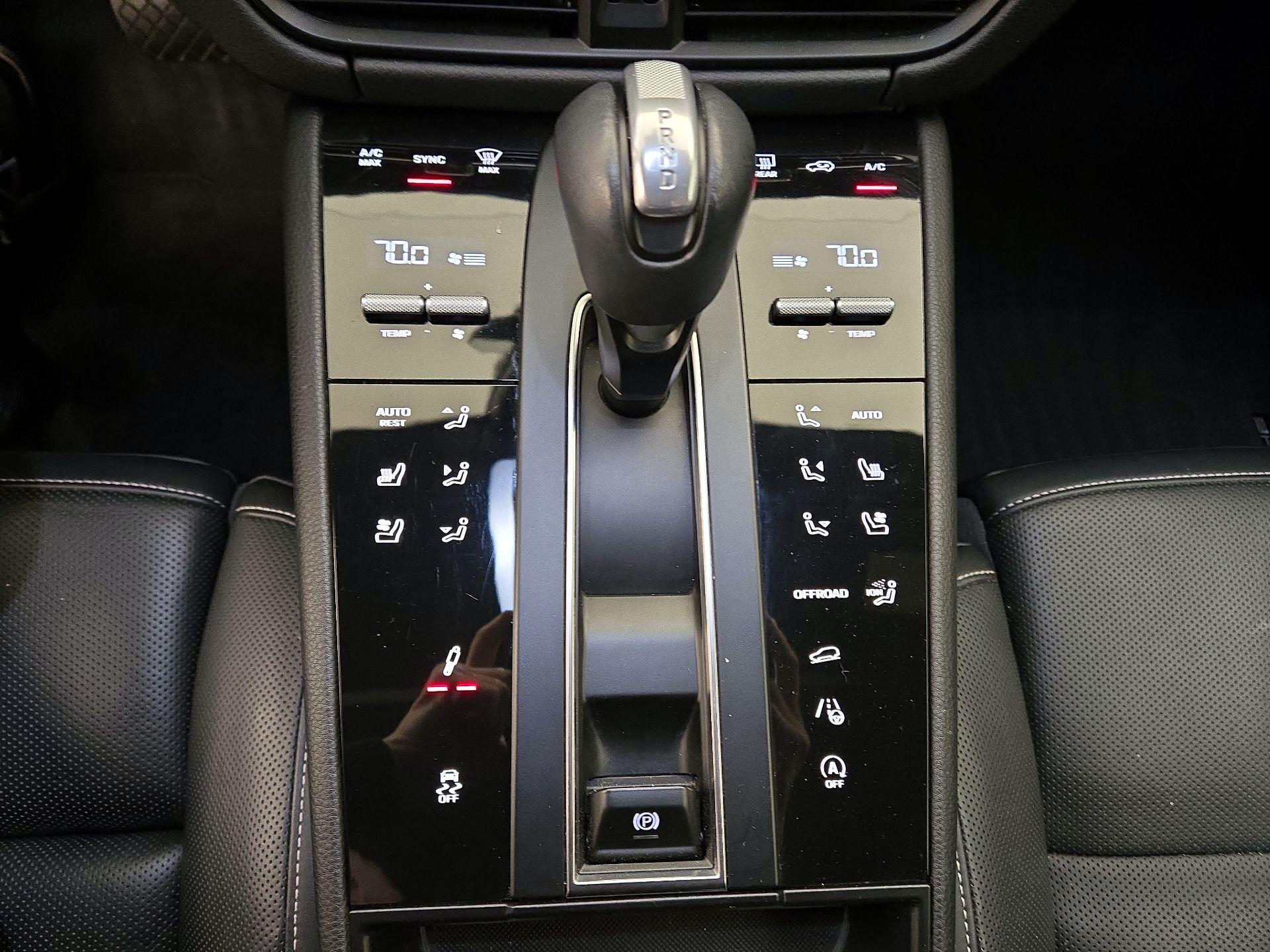 Thumbnail: 2024 Porsche Macan - 17