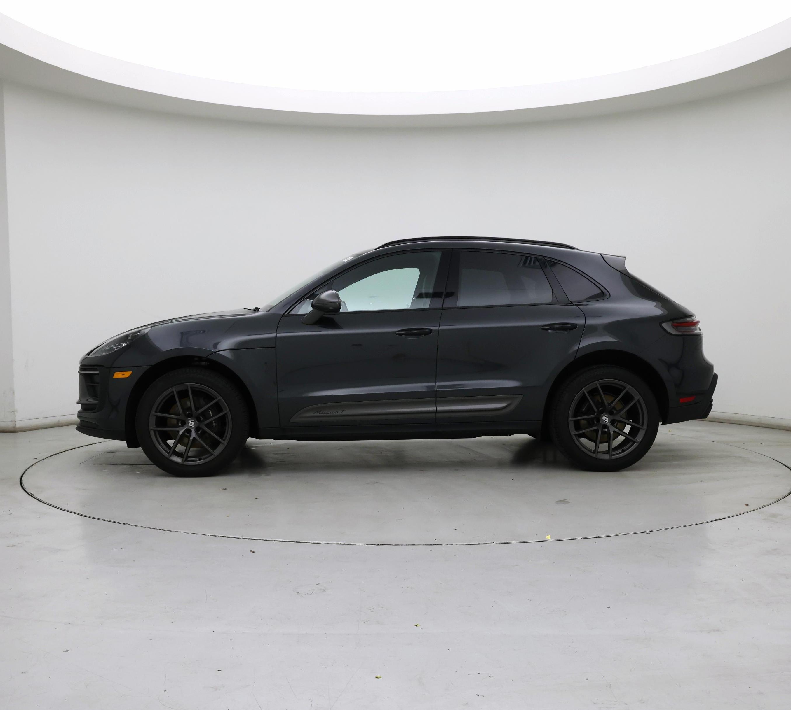 Thumbnail: 2024 Porsche Macan - 3