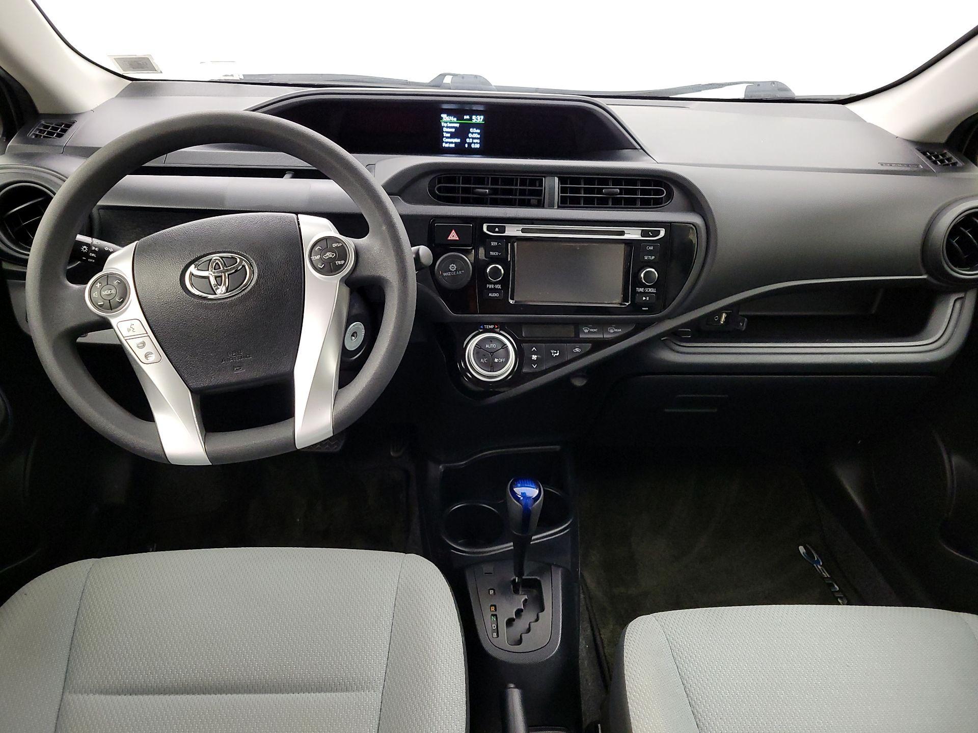 Thumbnail: 2017 Toyota Prius c - 9