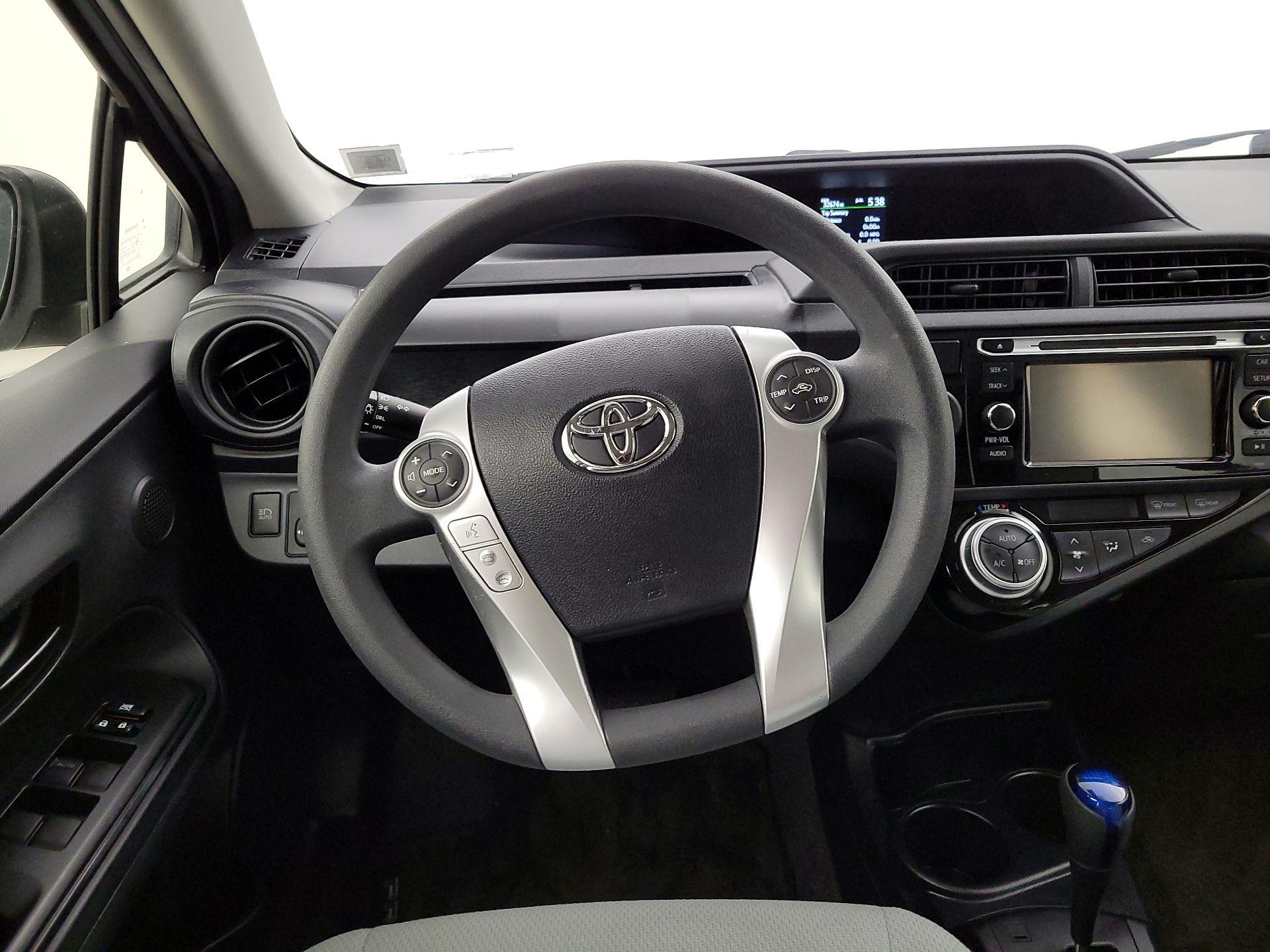 Thumbnail: 2017 Toyota Prius c - 10