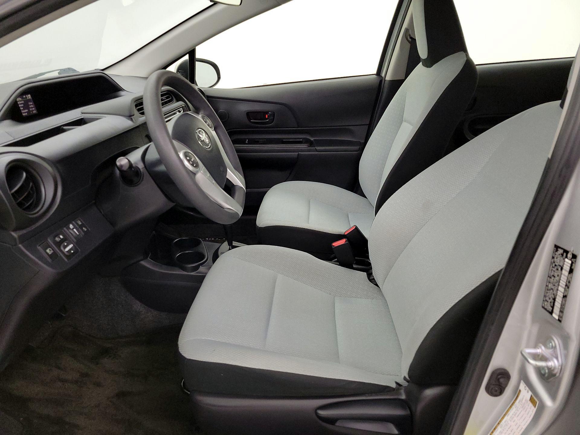 Thumbnail: 2017 Toyota Prius c - 11