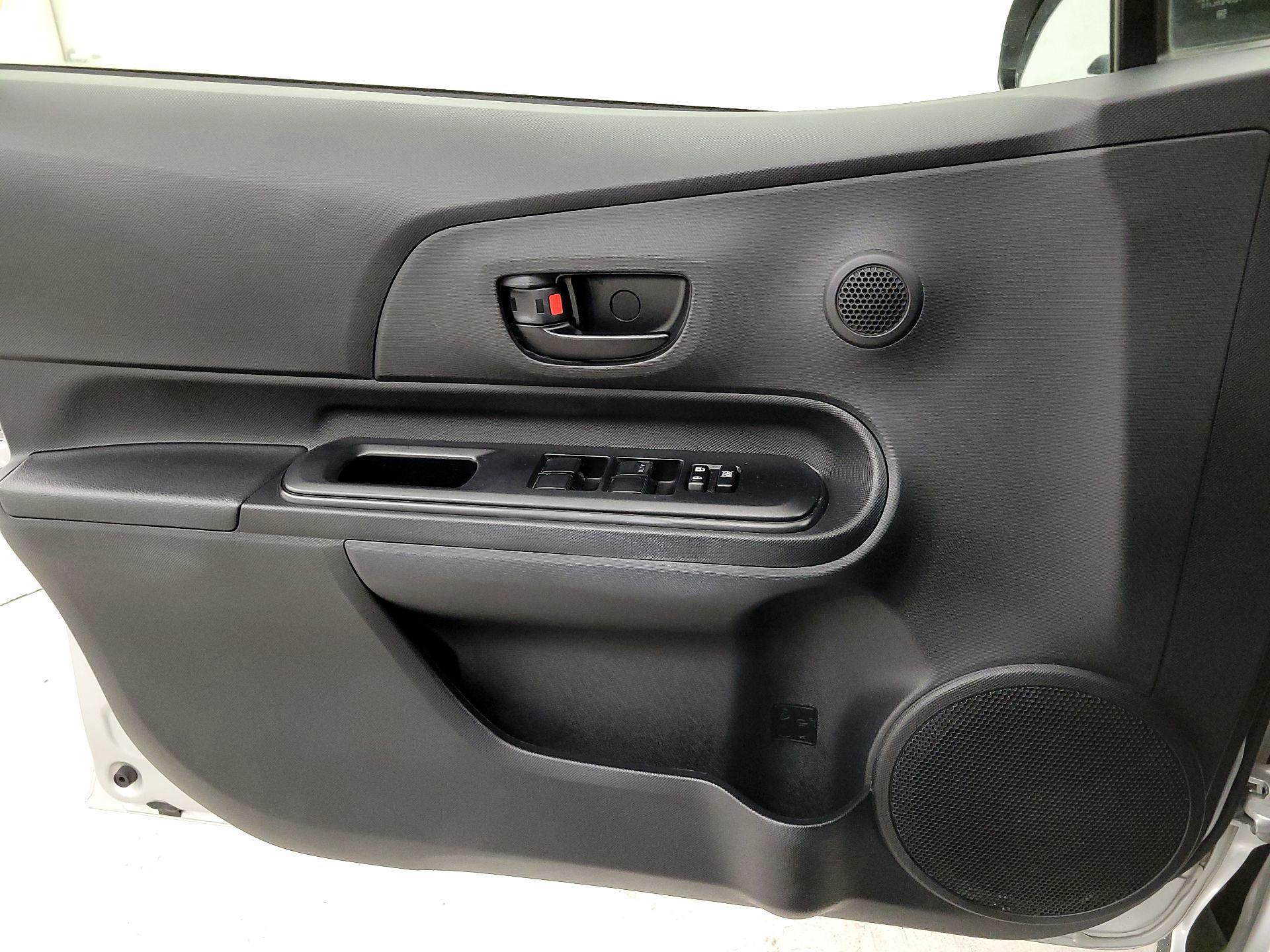Thumbnail: 2017 Toyota Prius c - 12