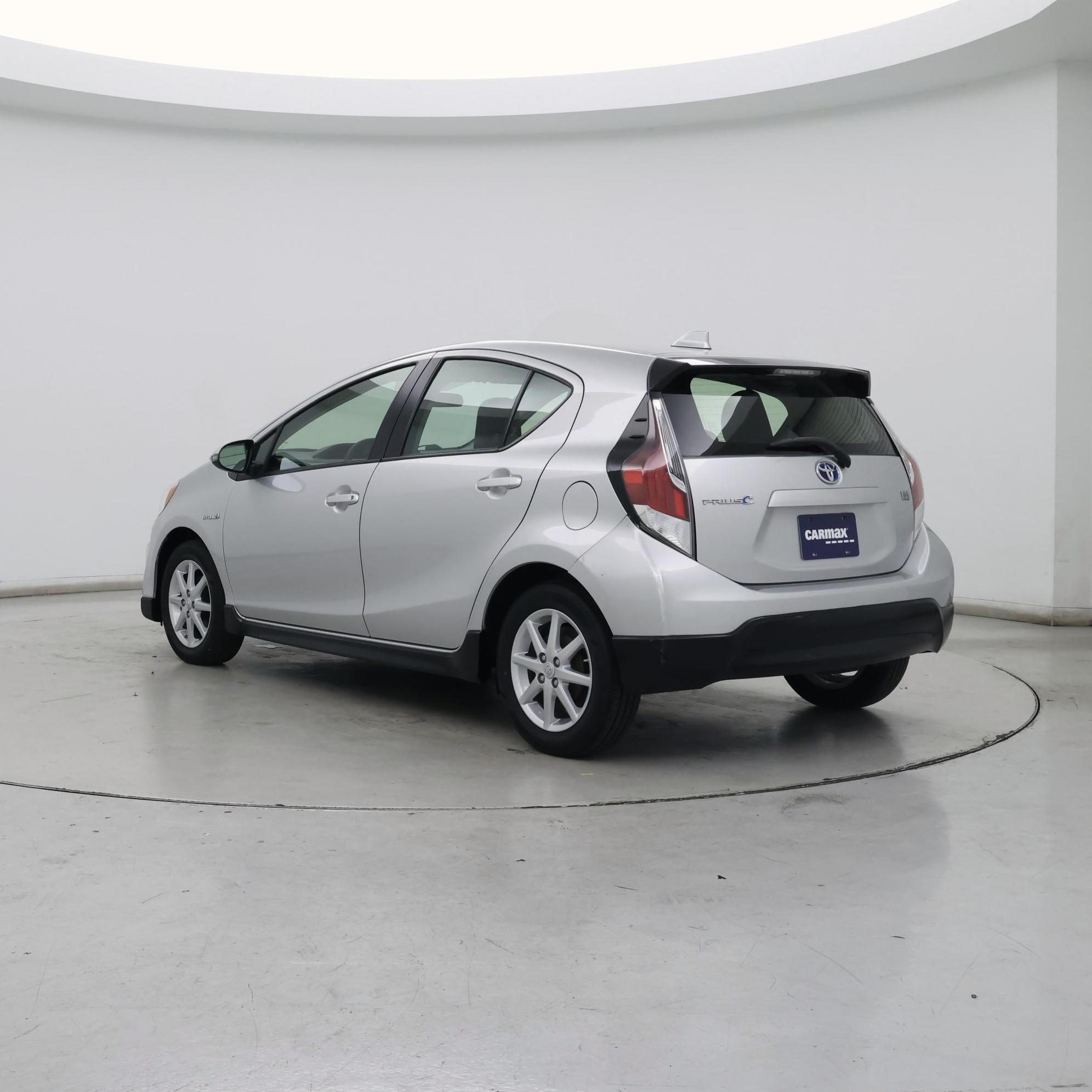 Thumbnail: 2017 Toyota Prius c - 2