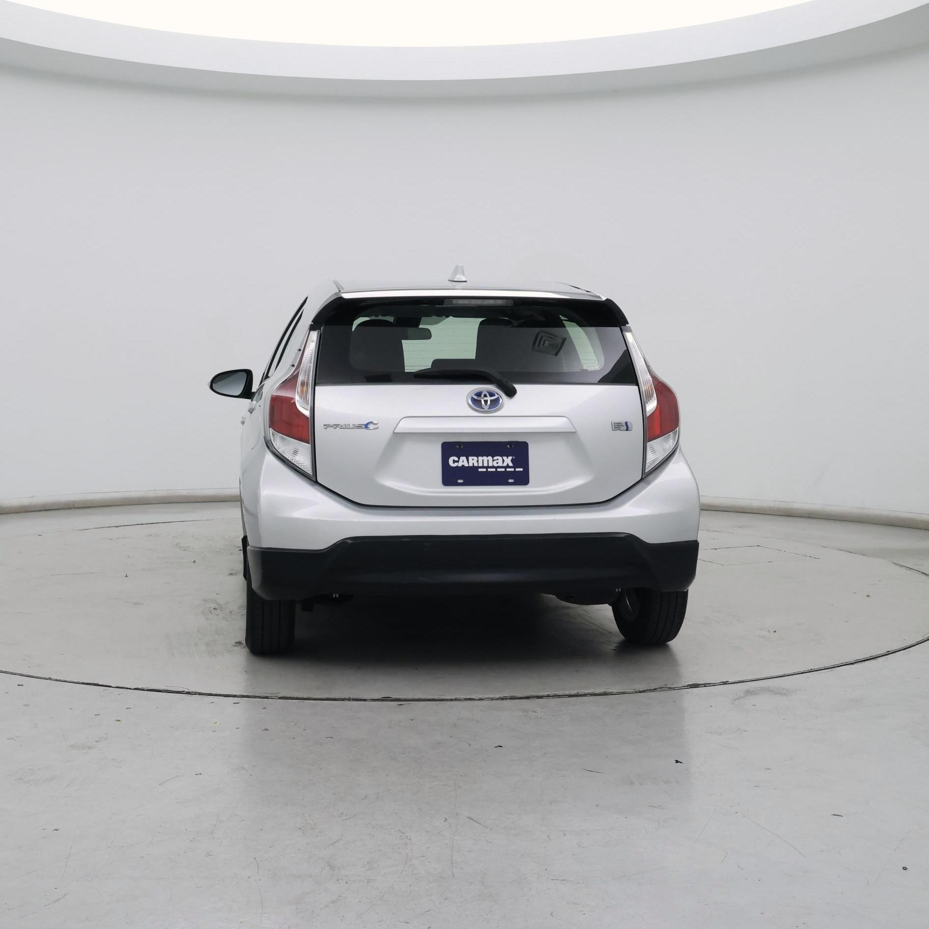 Thumbnail: 2017 Toyota Prius c - 6