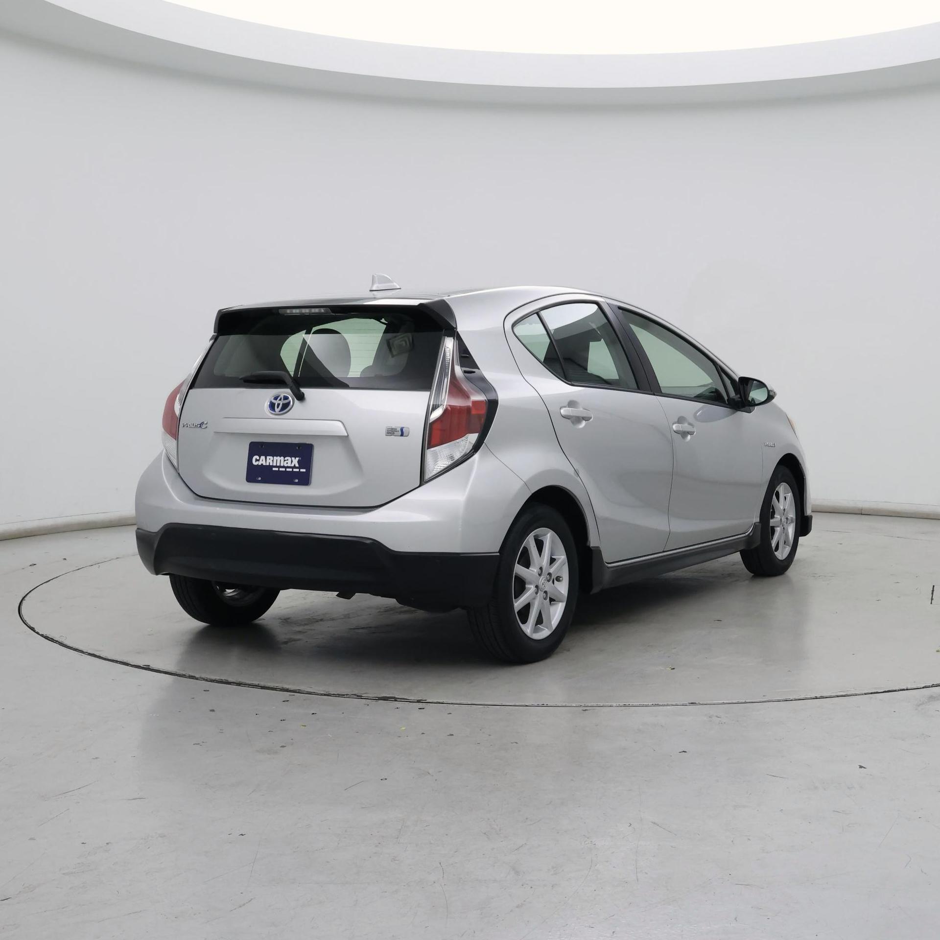 Thumbnail: 2017 Toyota Prius c - 8