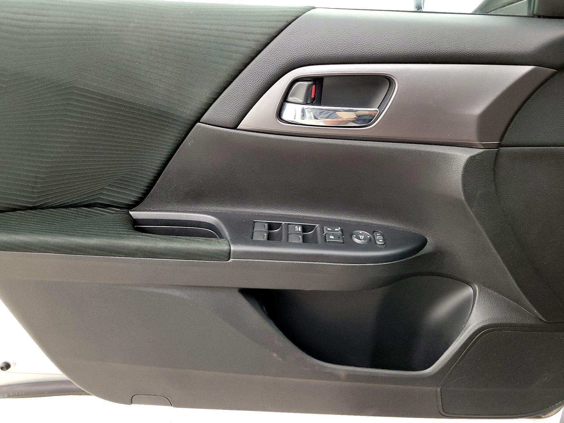 Thumbnail: 2015 Honda Accord - 12