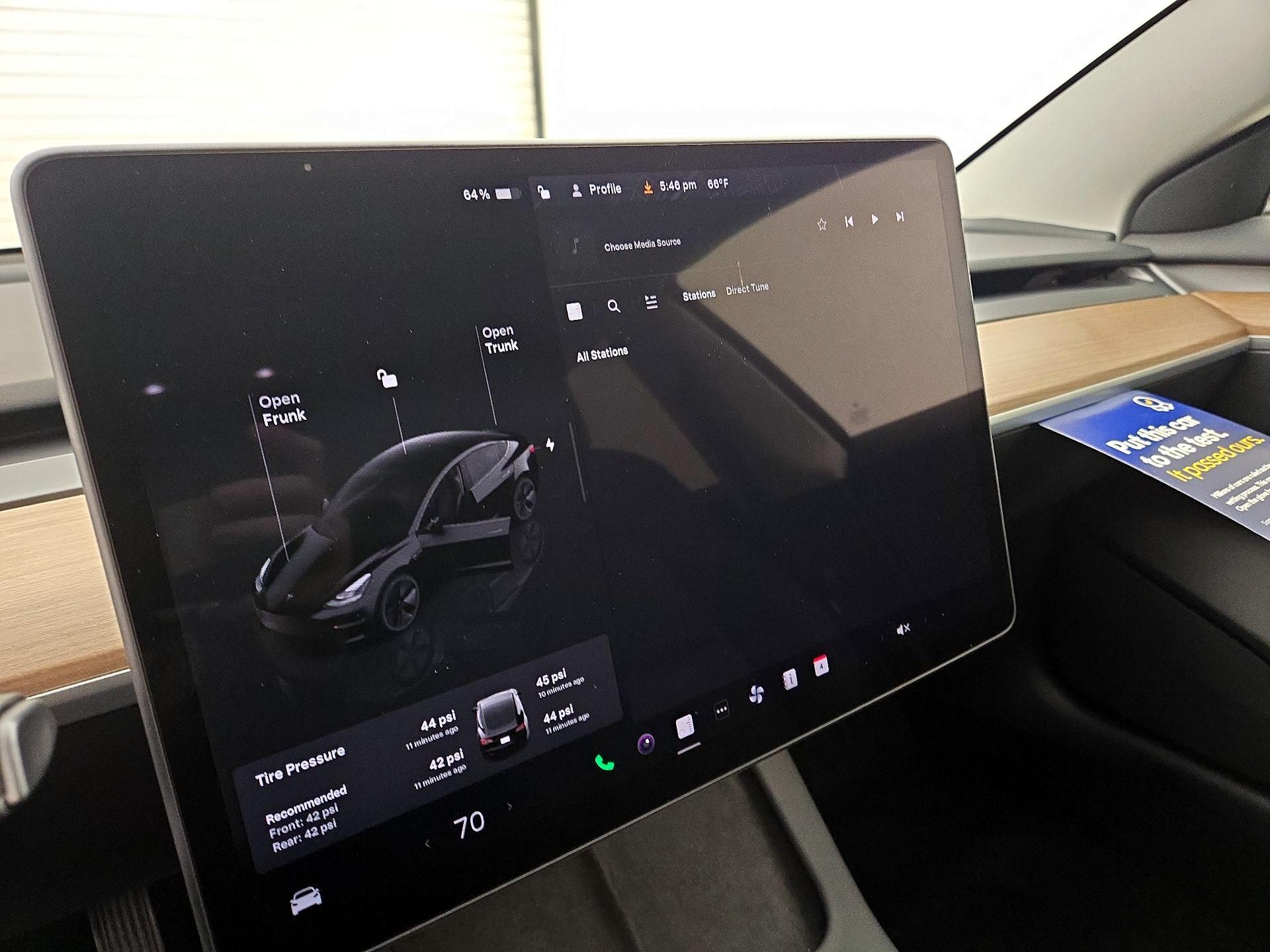 Thumbnail: 2023 Tesla Model 3 - 14