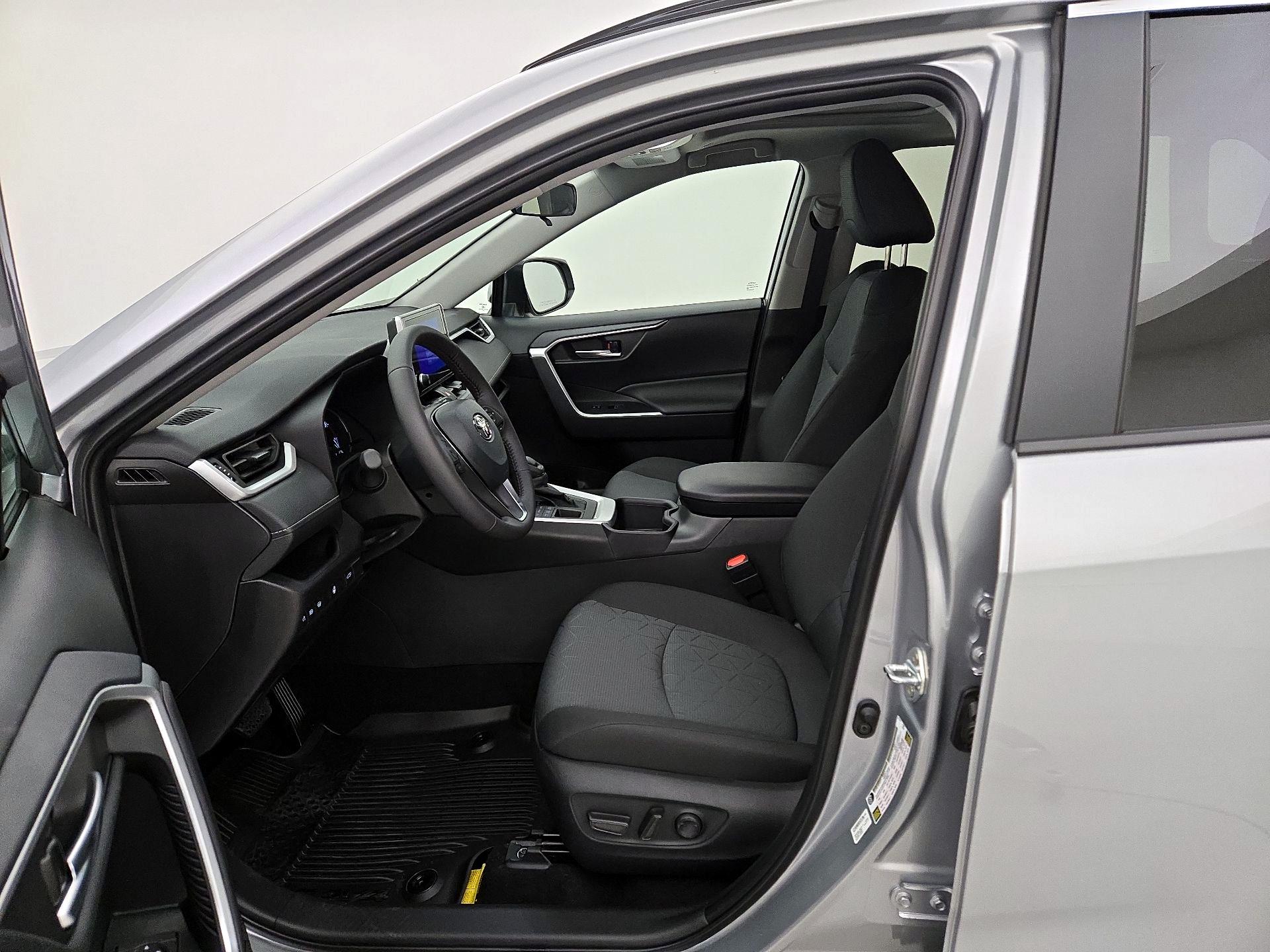 Thumbnail: 2025 Toyota RAV4 - 11