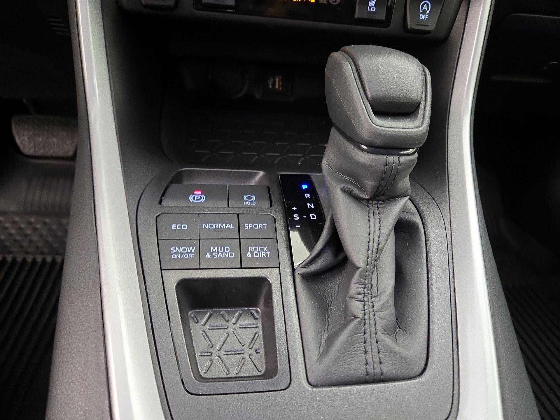 Thumbnail: 2025 Toyota RAV4 - 17