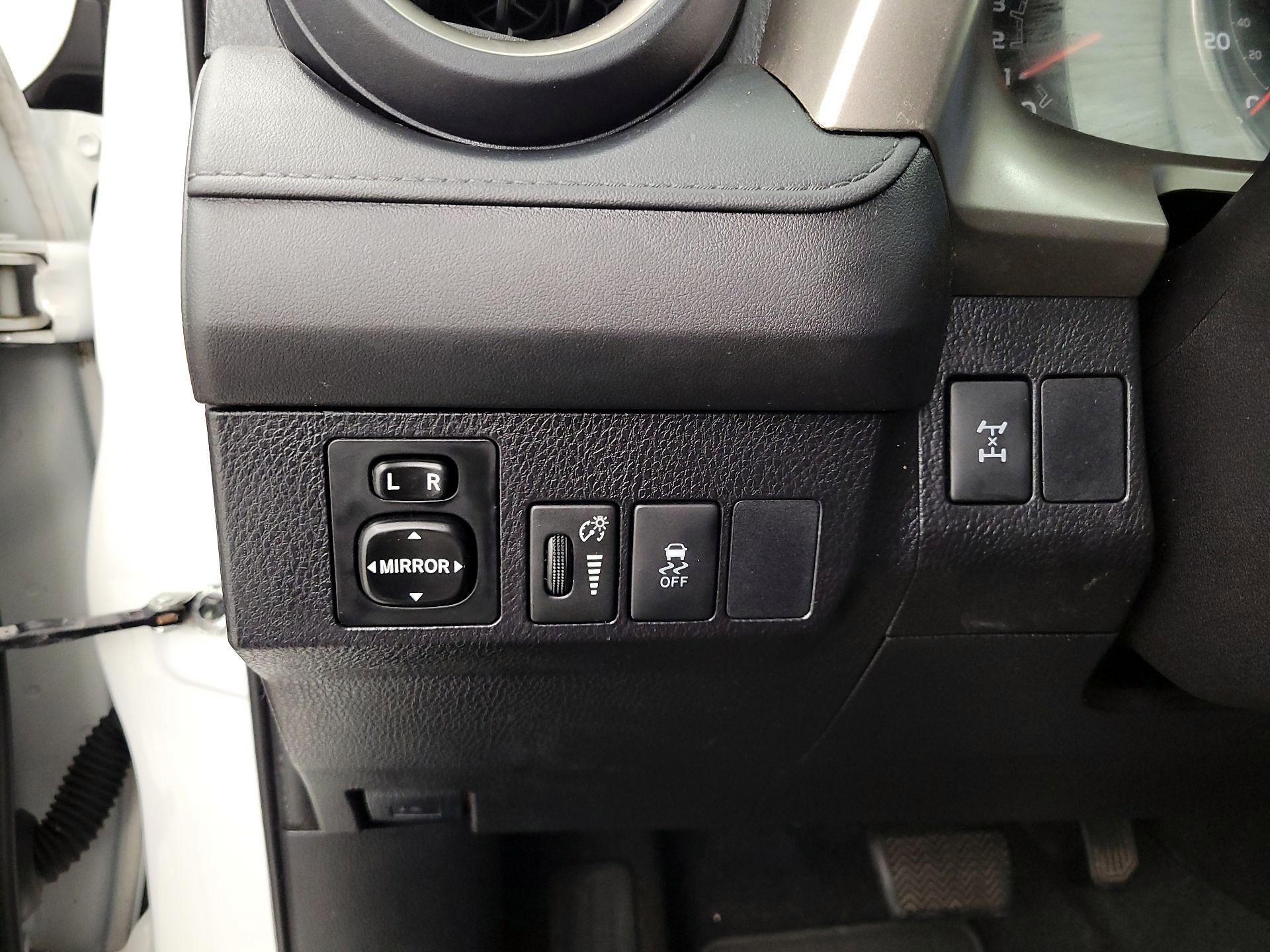 Thumbnail: 2015 Toyota RAV4 - 13