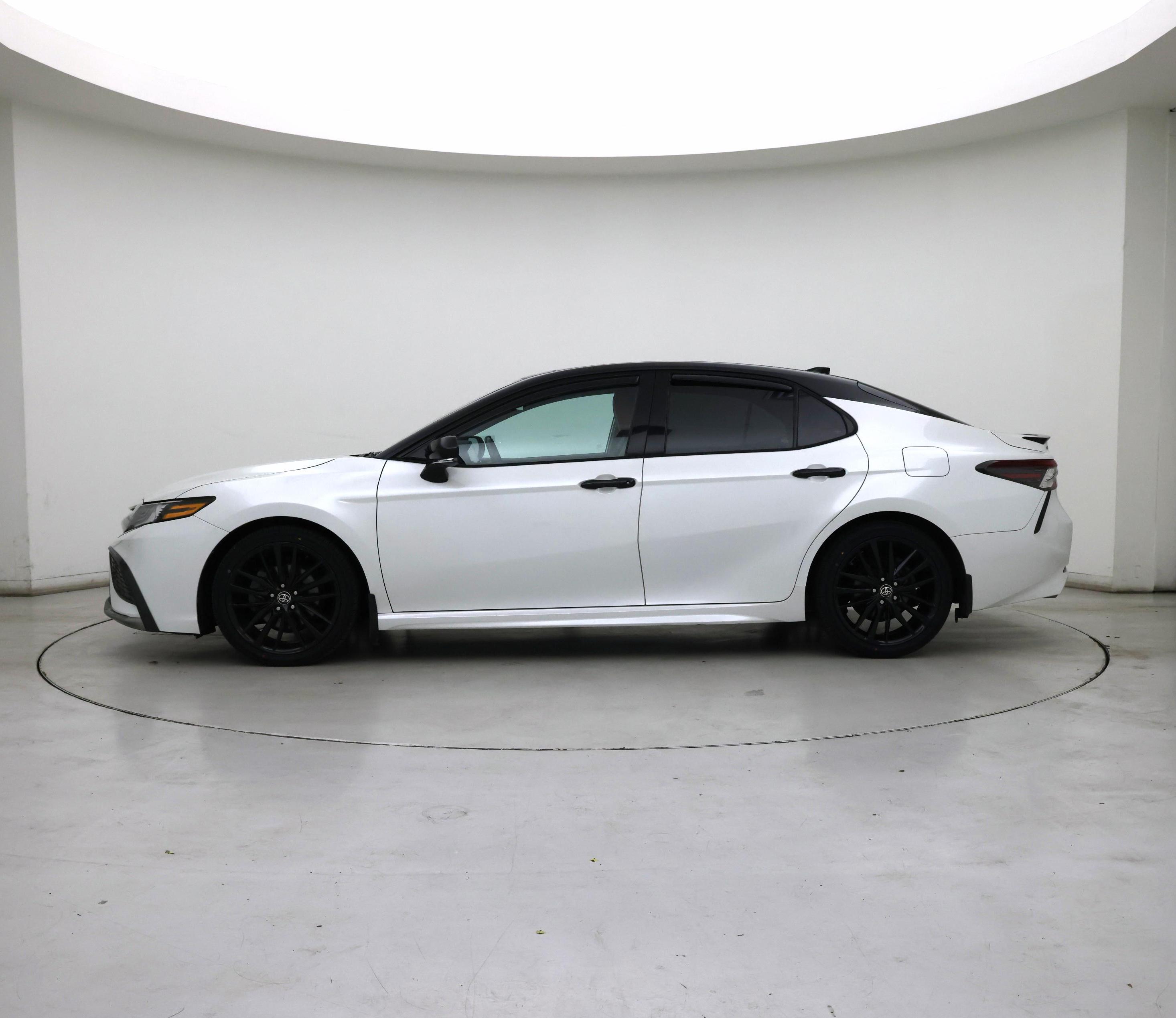 Thumbnail: 2022 Toyota Camry - 3