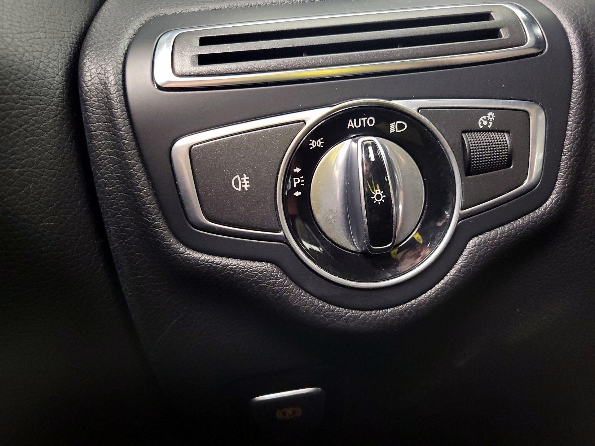 Thumbnail: 2016 Mercedes-Benz C-Class - 13