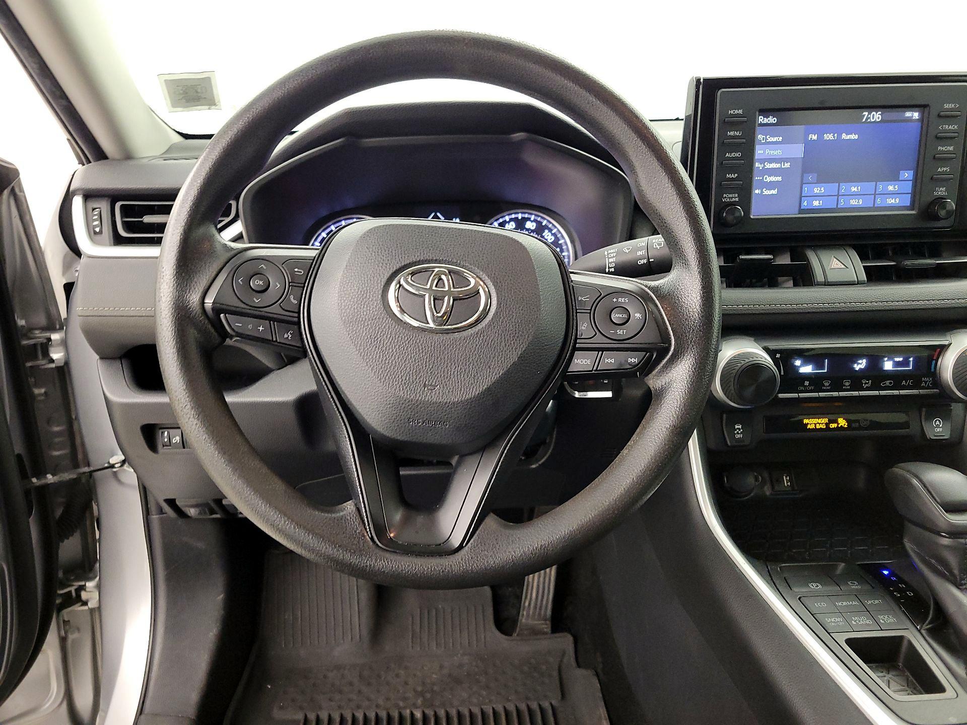 Thumbnail: 2019 Toyota RAV4 - 10