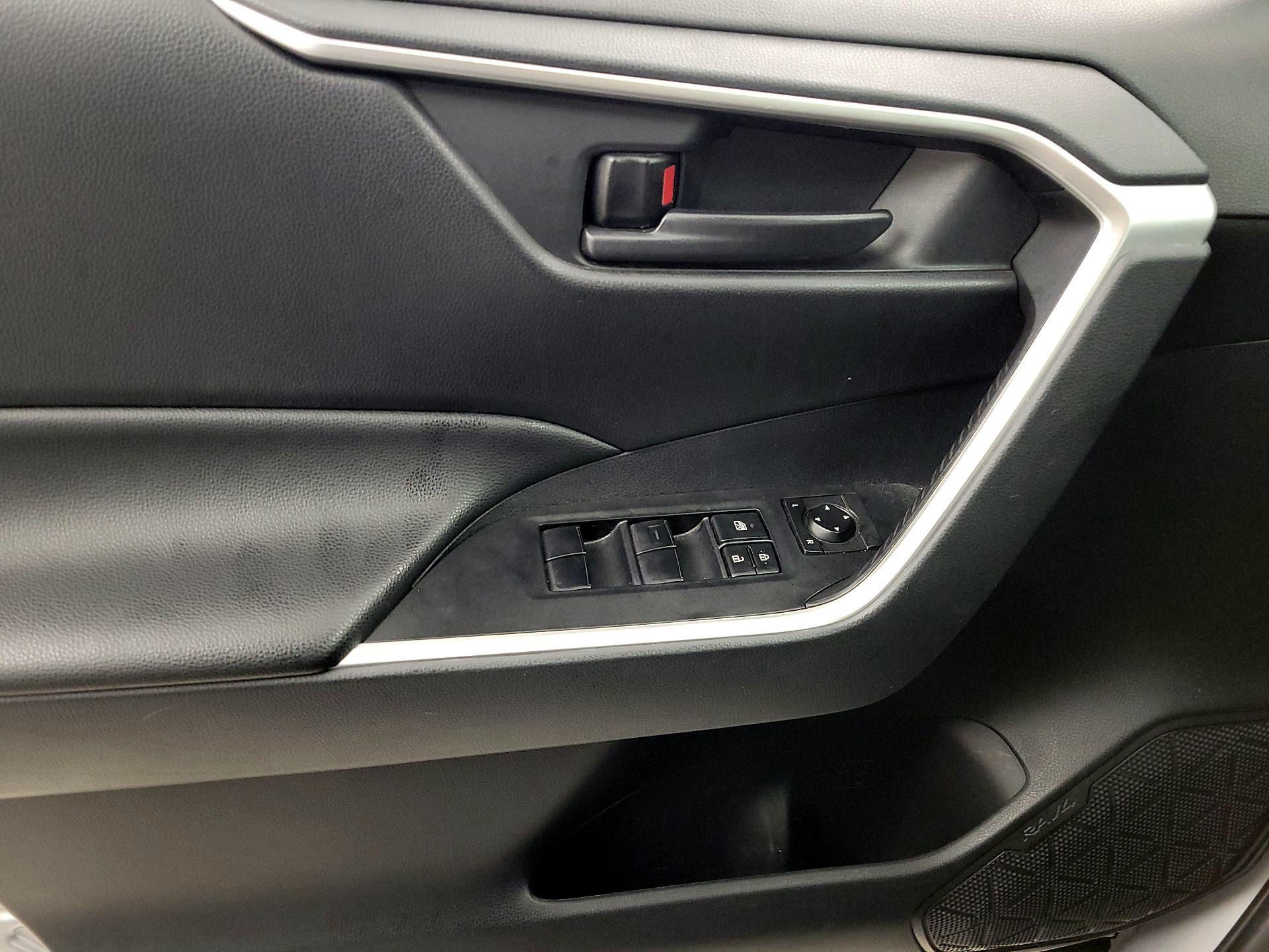 Thumbnail: 2019 Toyota RAV4 - 12