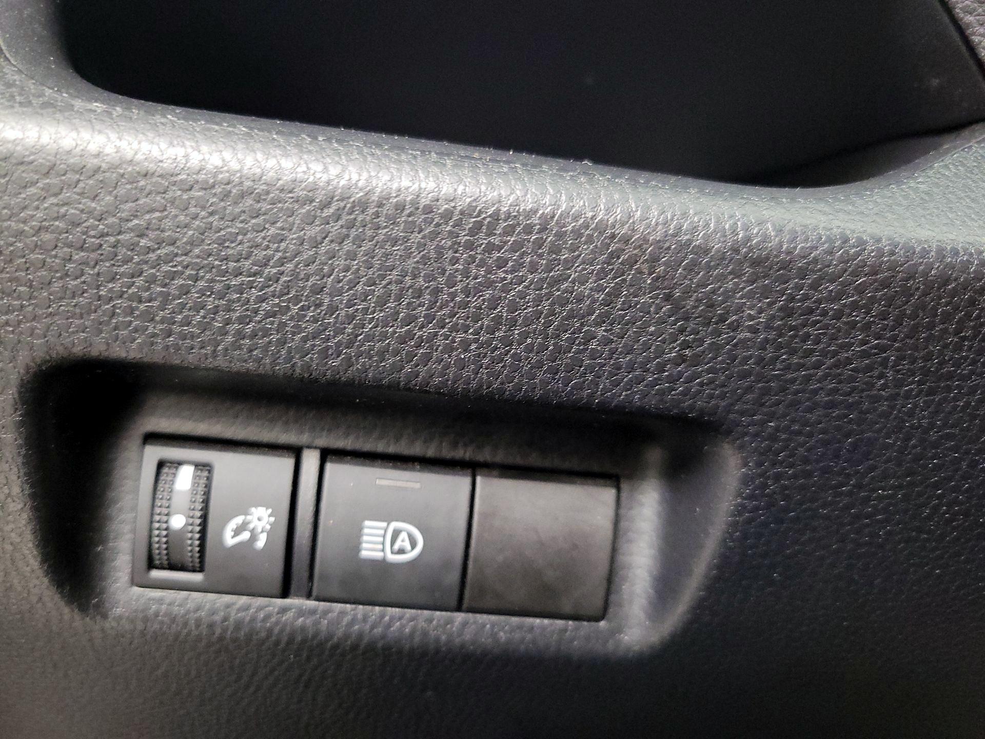 Thumbnail: 2019 Toyota RAV4 - 13