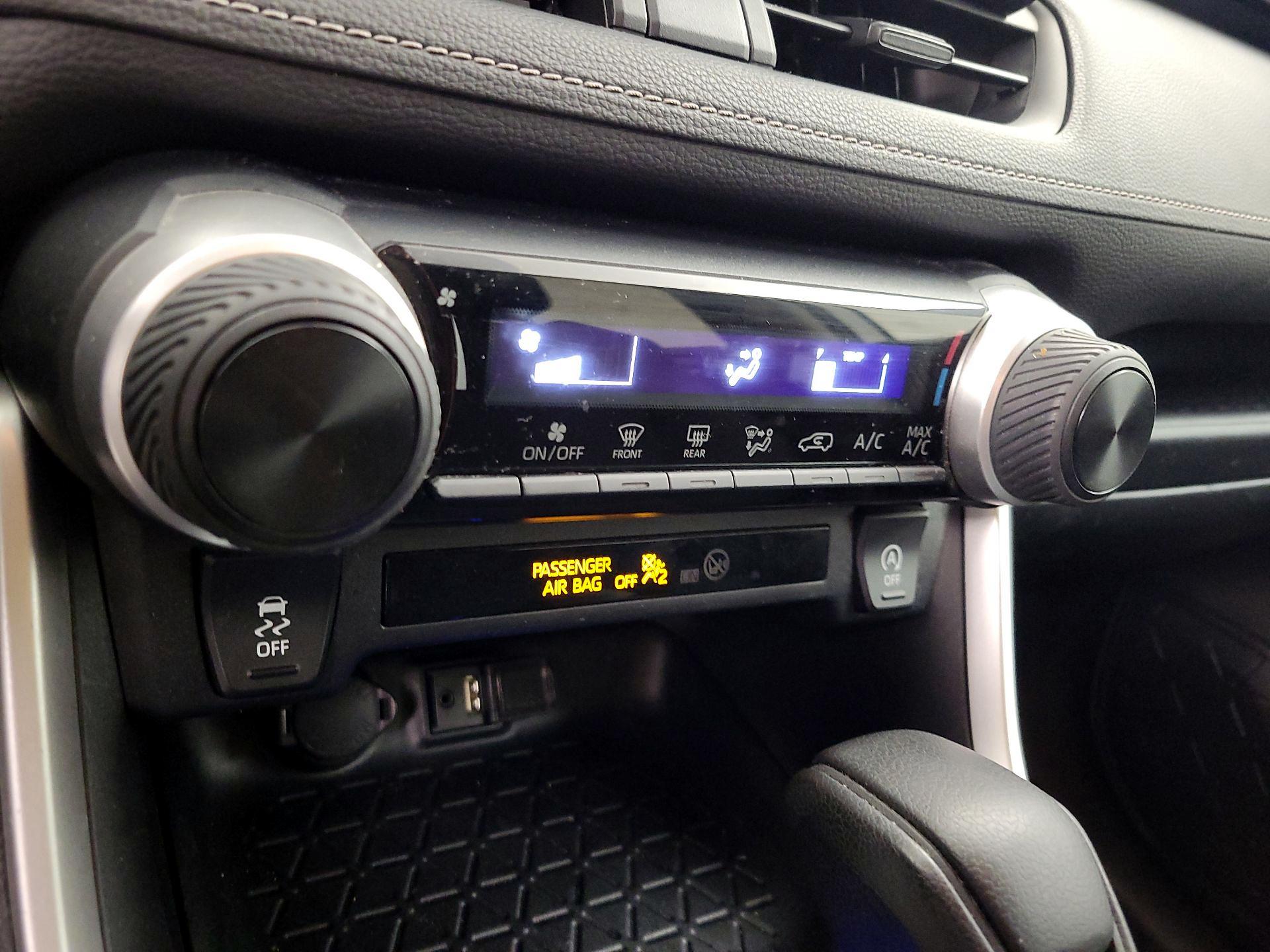 Thumbnail: 2019 Toyota RAV4 - 16