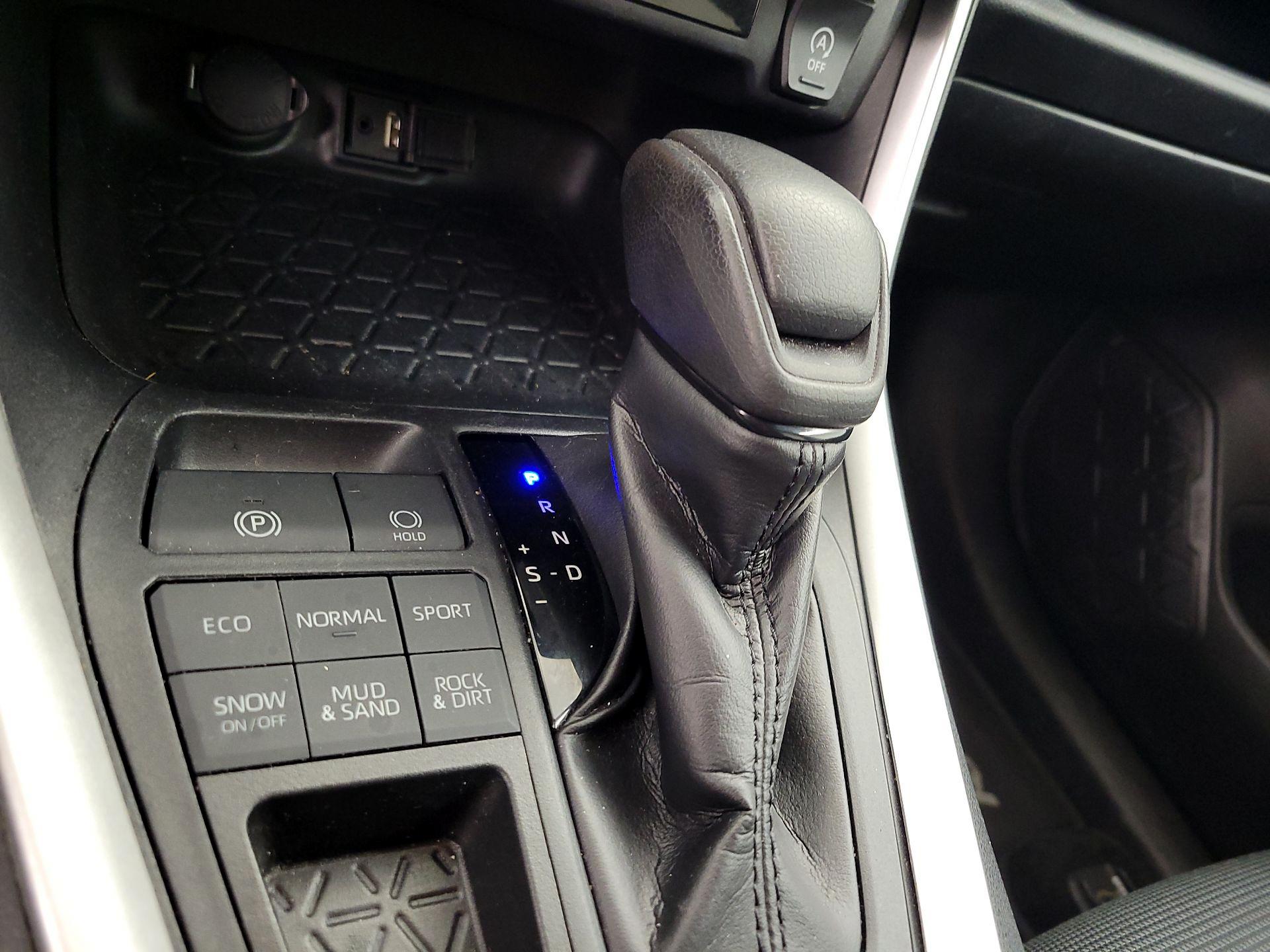 Thumbnail: 2019 Toyota RAV4 - 17