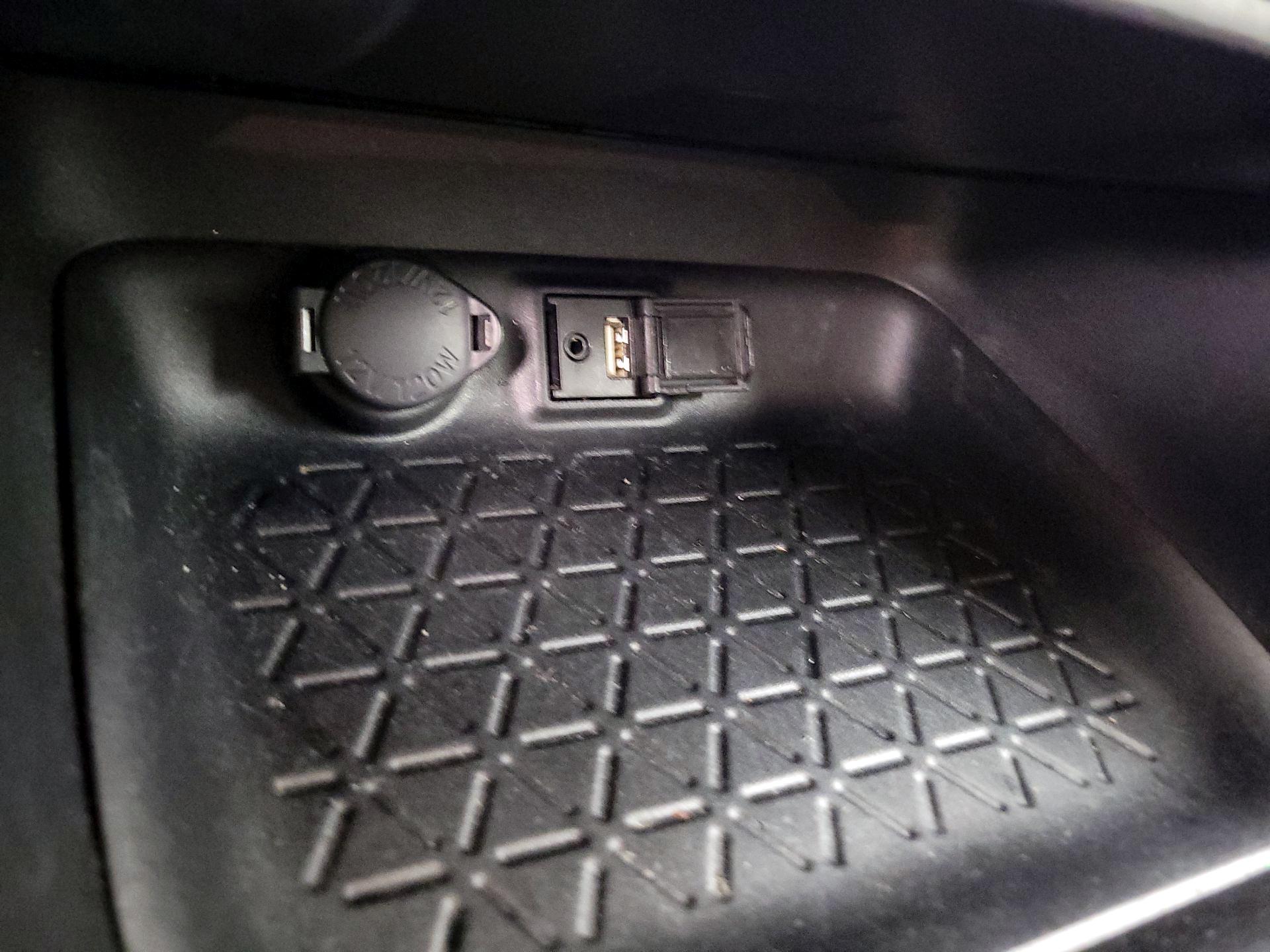 Thumbnail: 2019 Toyota RAV4 - 18