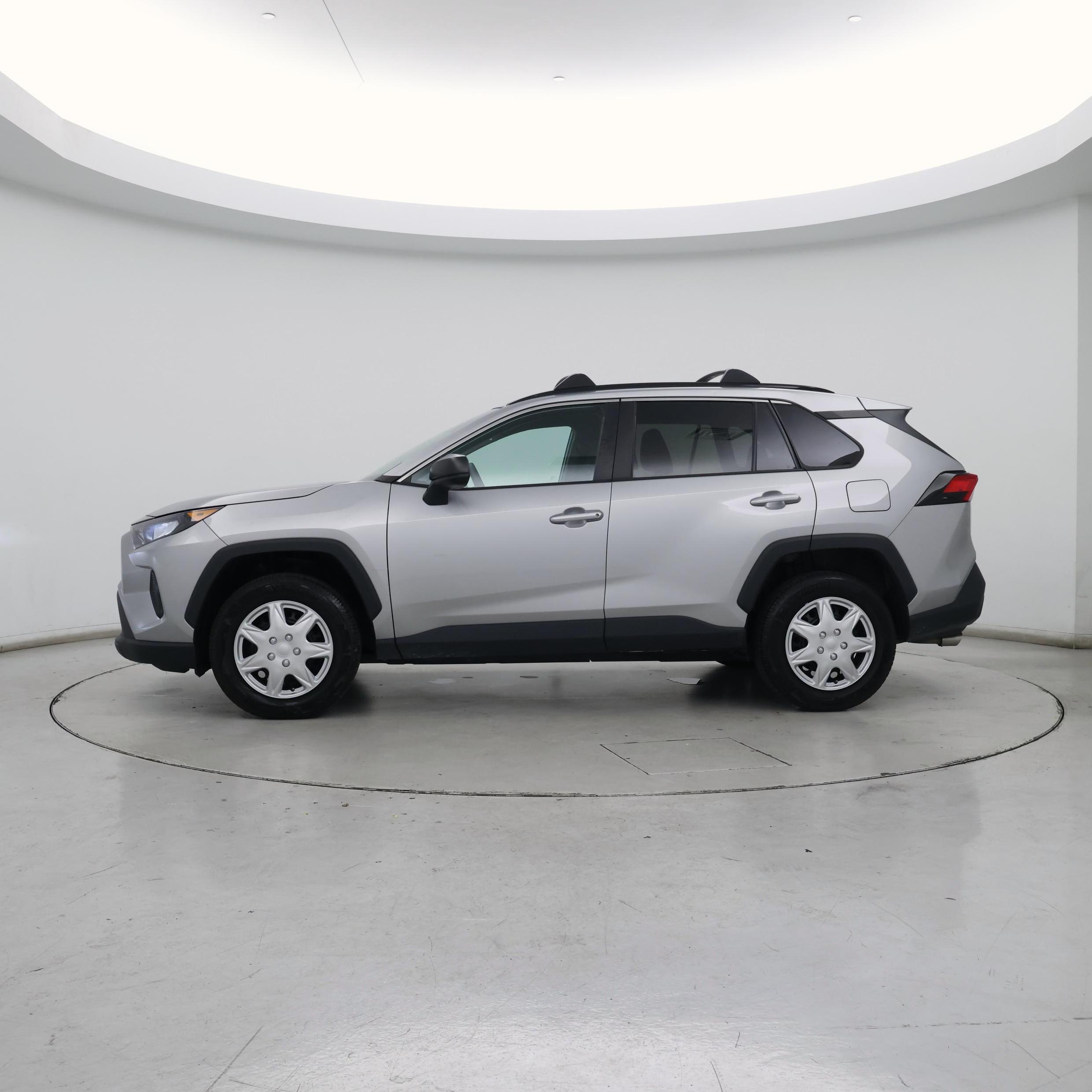 Thumbnail: 2019 Toyota RAV4 - 3