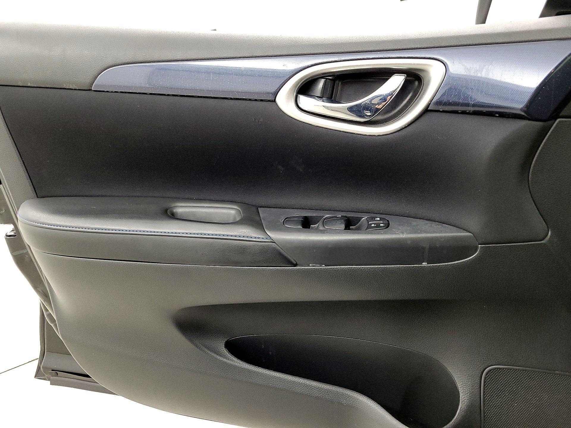 Thumbnail: 2016 Nissan Sentra - 12