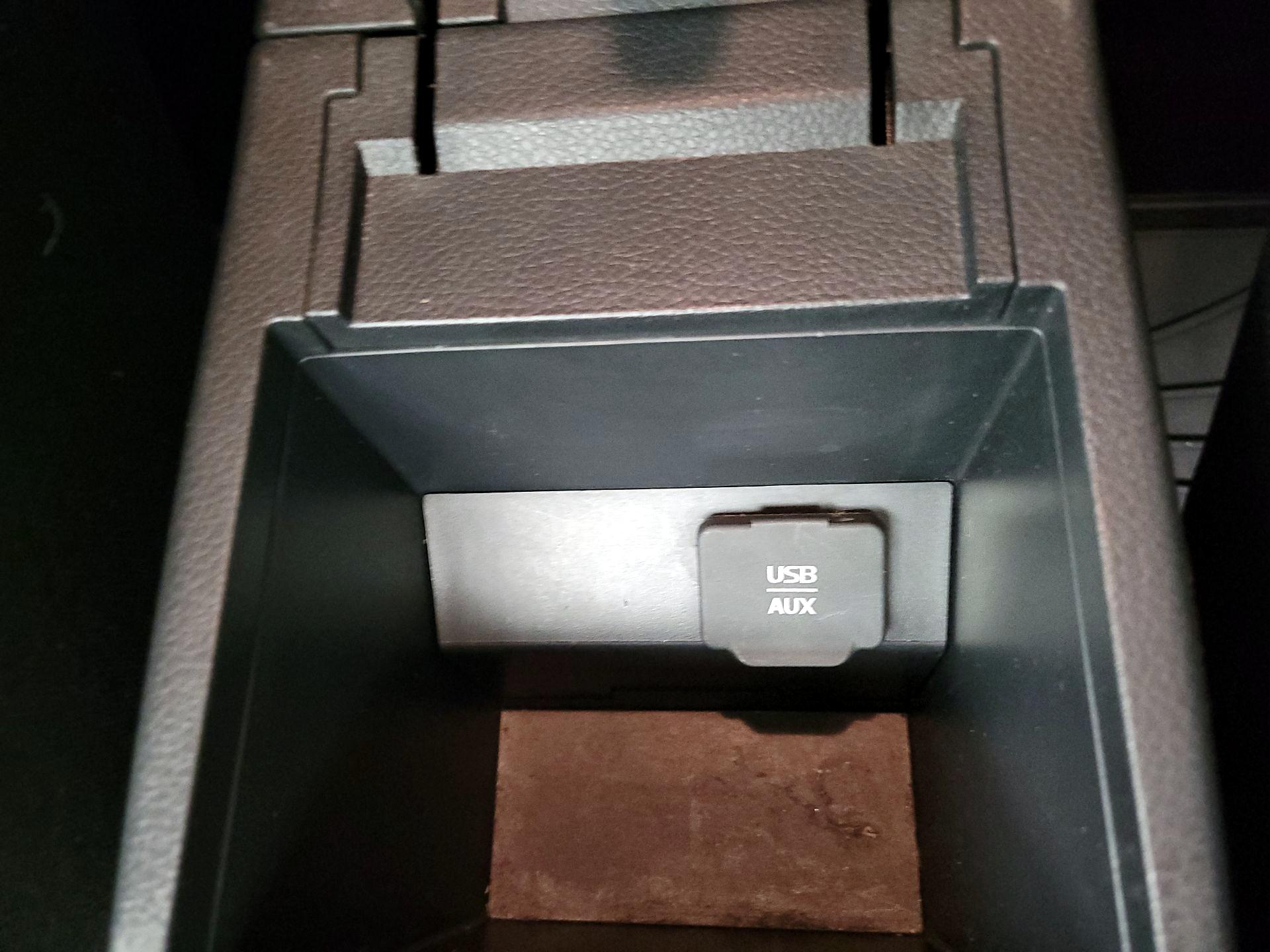 Thumbnail: 2016 Nissan Sentra - 18