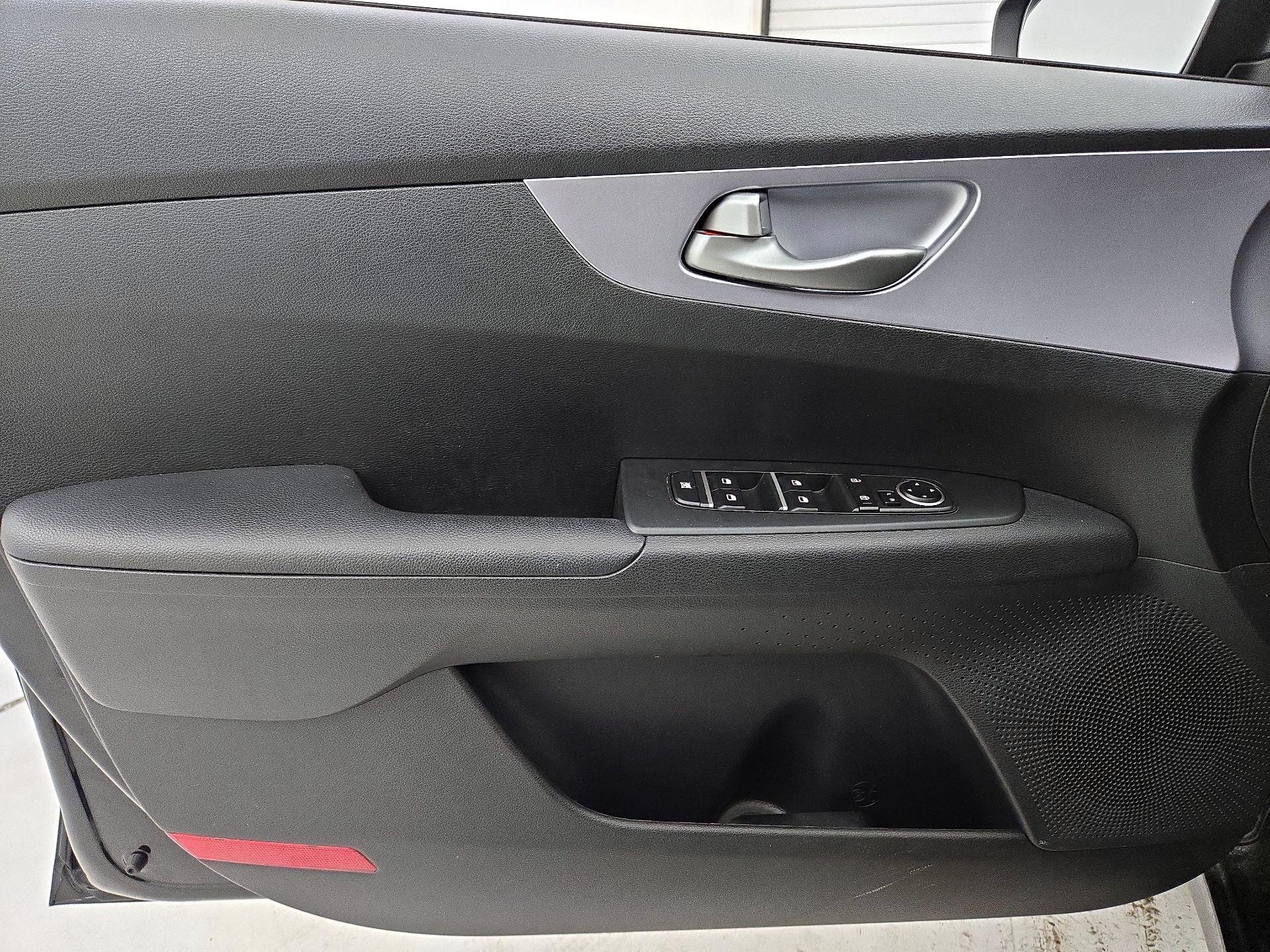 Thumbnail: 2022 Kia Forte - 12