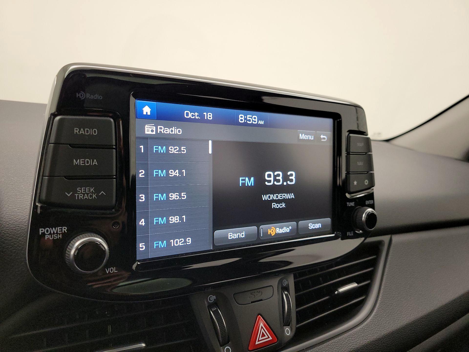 Thumbnail: 2018 Hyundai Elantra - 16