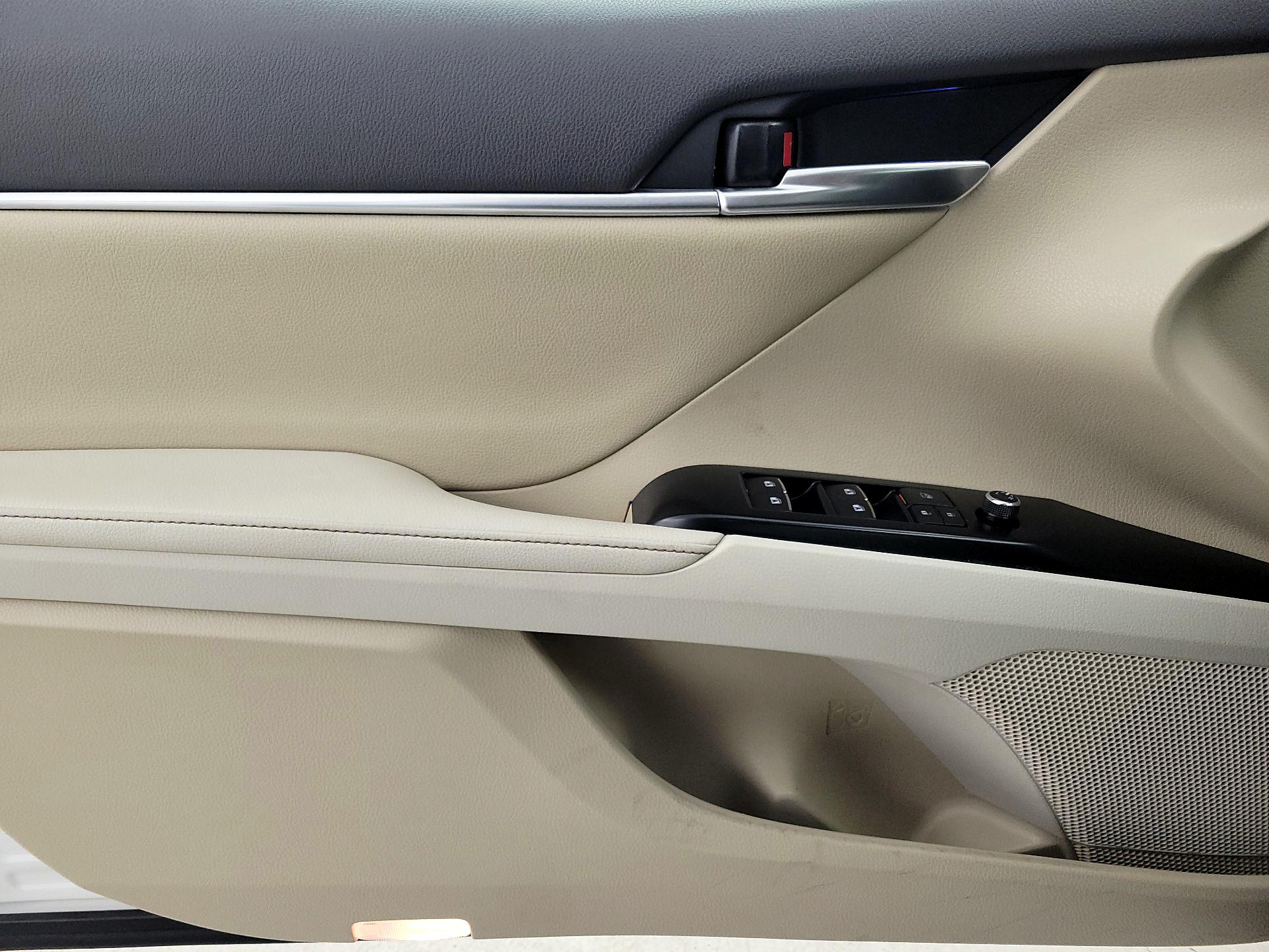 Thumbnail: 2019 Toyota Camry - 12