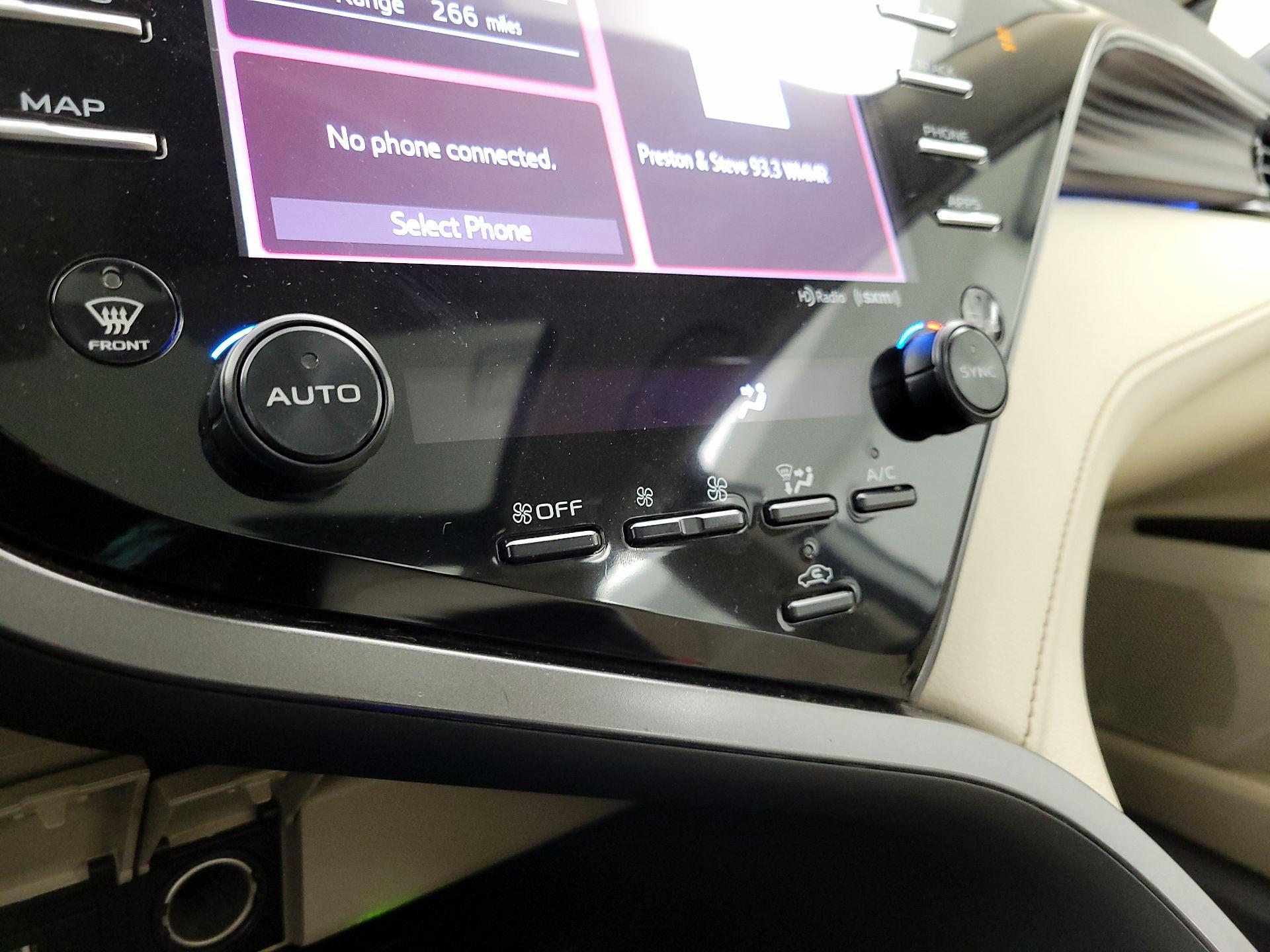 Thumbnail: 2019 Toyota Camry - 16