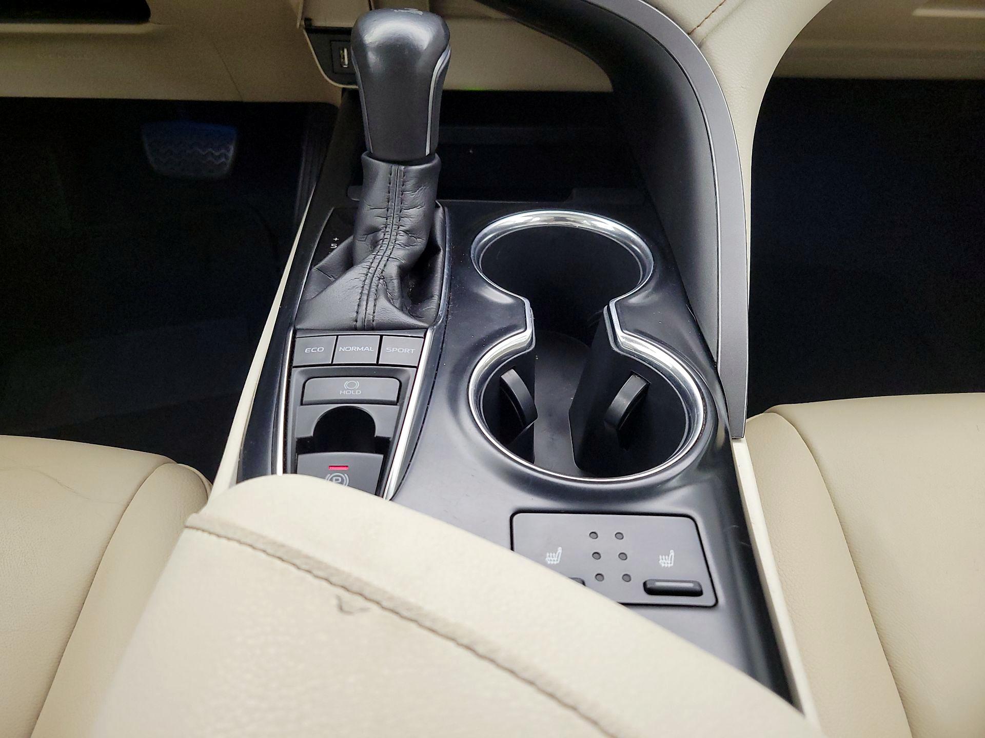 Thumbnail: 2019 Toyota Camry - 17