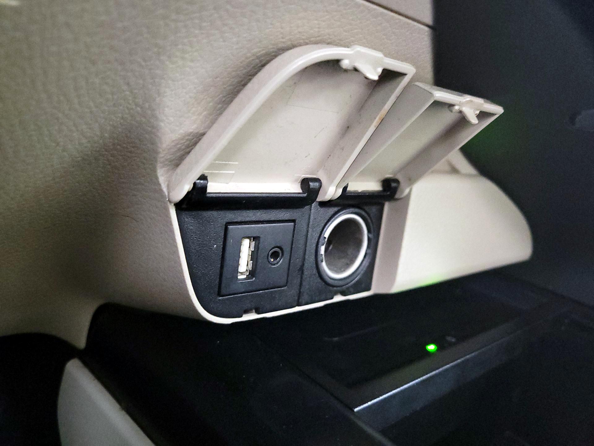 Thumbnail: 2019 Toyota Camry - 18