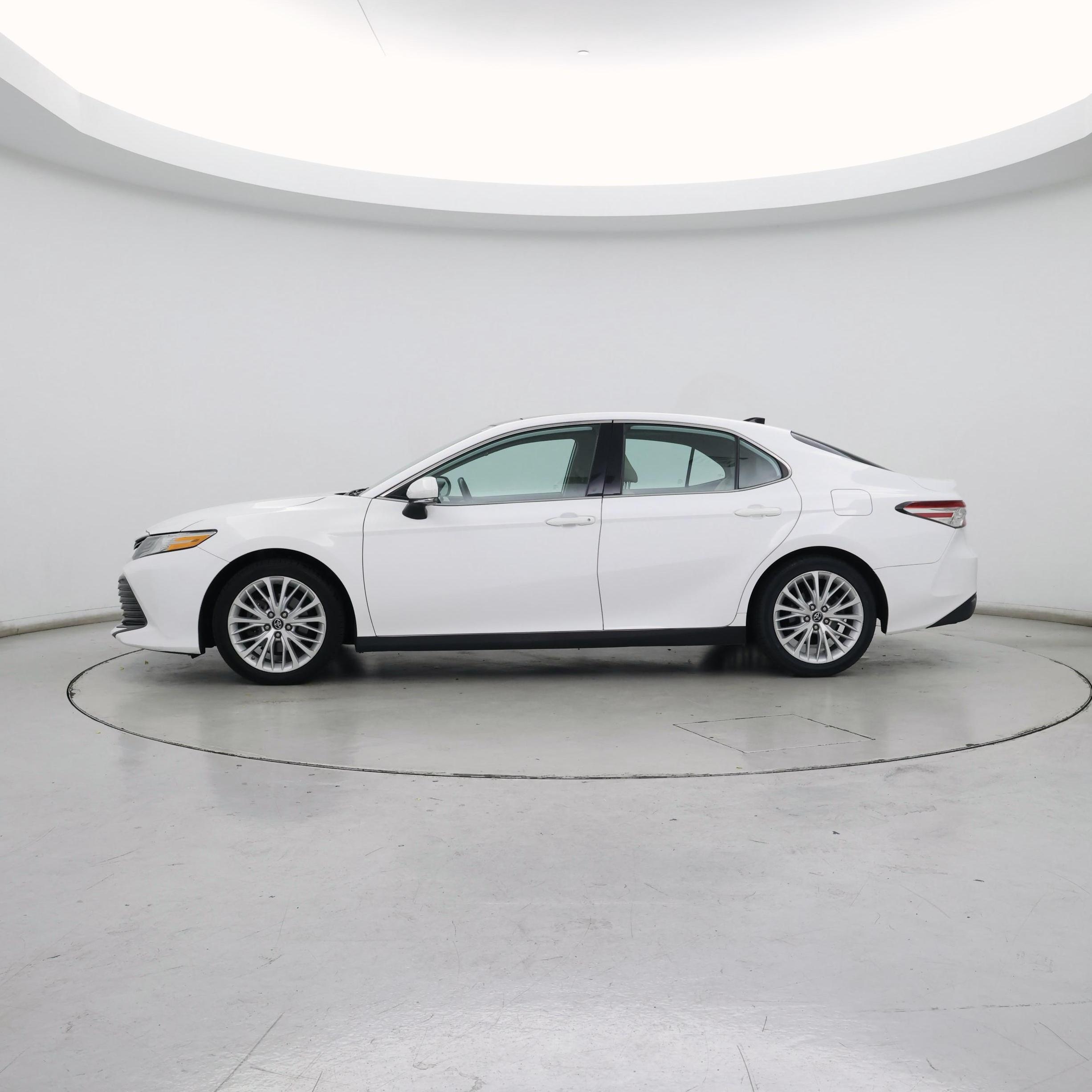 Thumbnail: 2019 Toyota Camry - 3