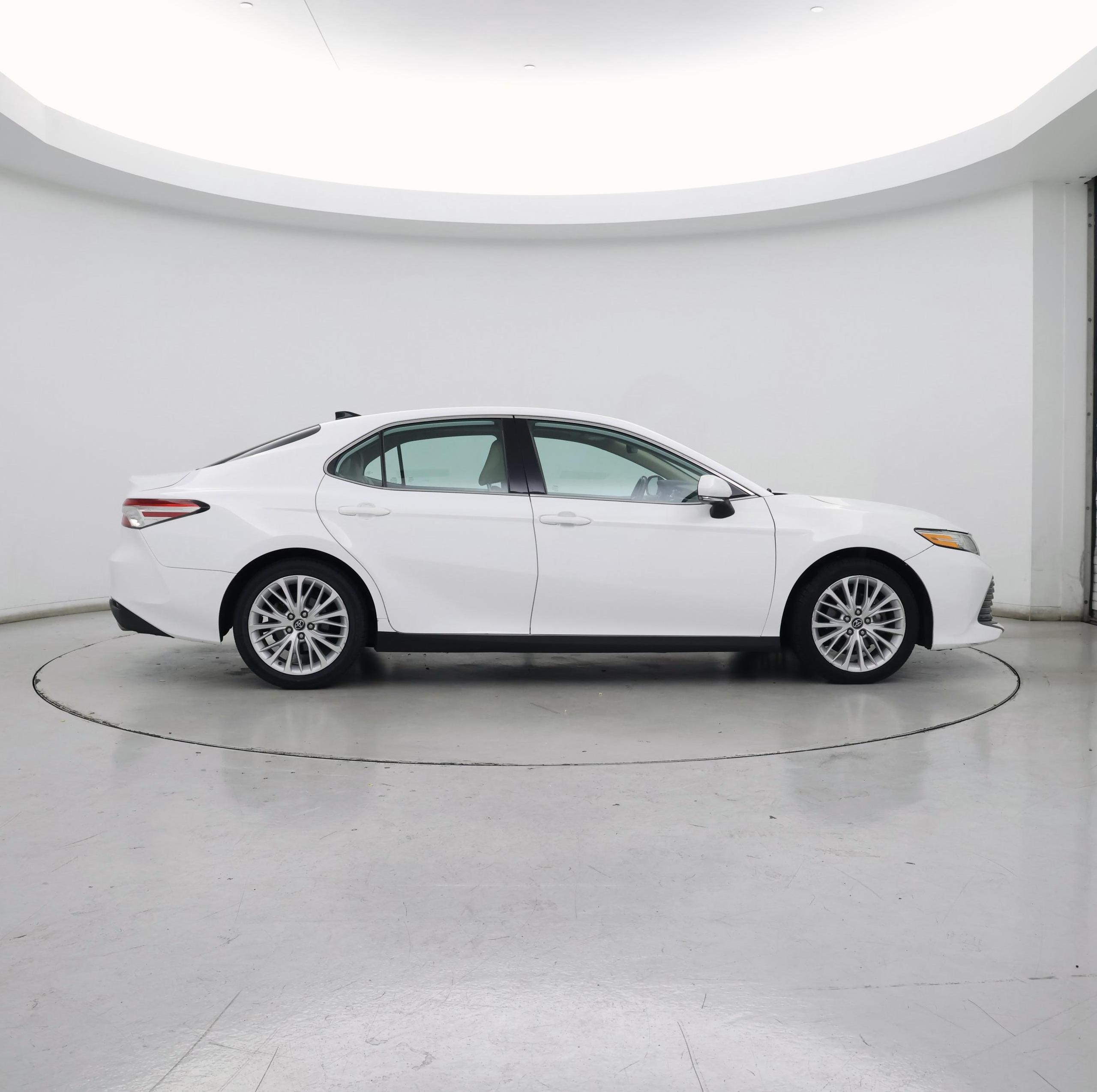 Thumbnail: 2019 Toyota Camry - 7