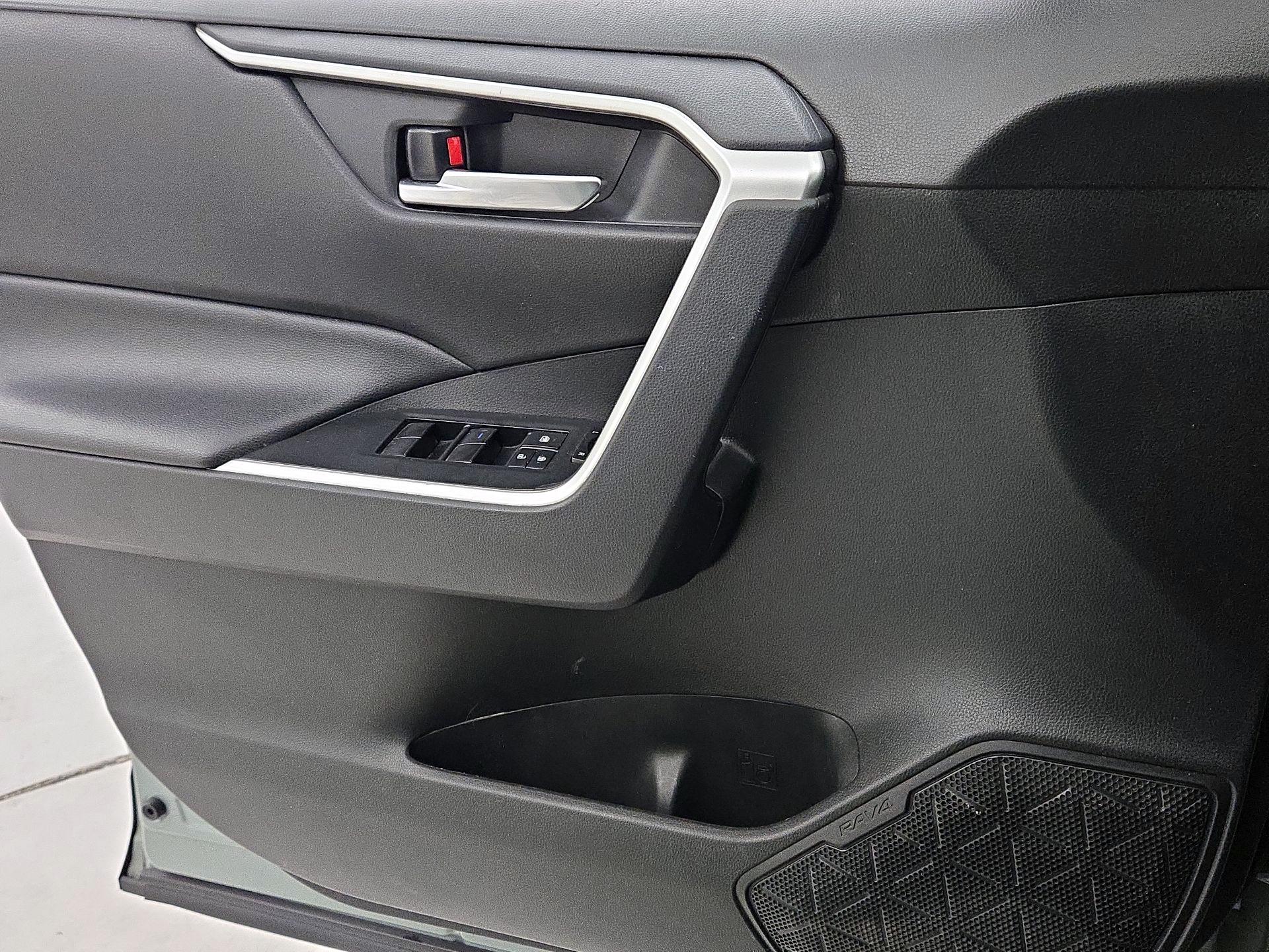 Thumbnail: 2021 Toyota RAV4 - 12