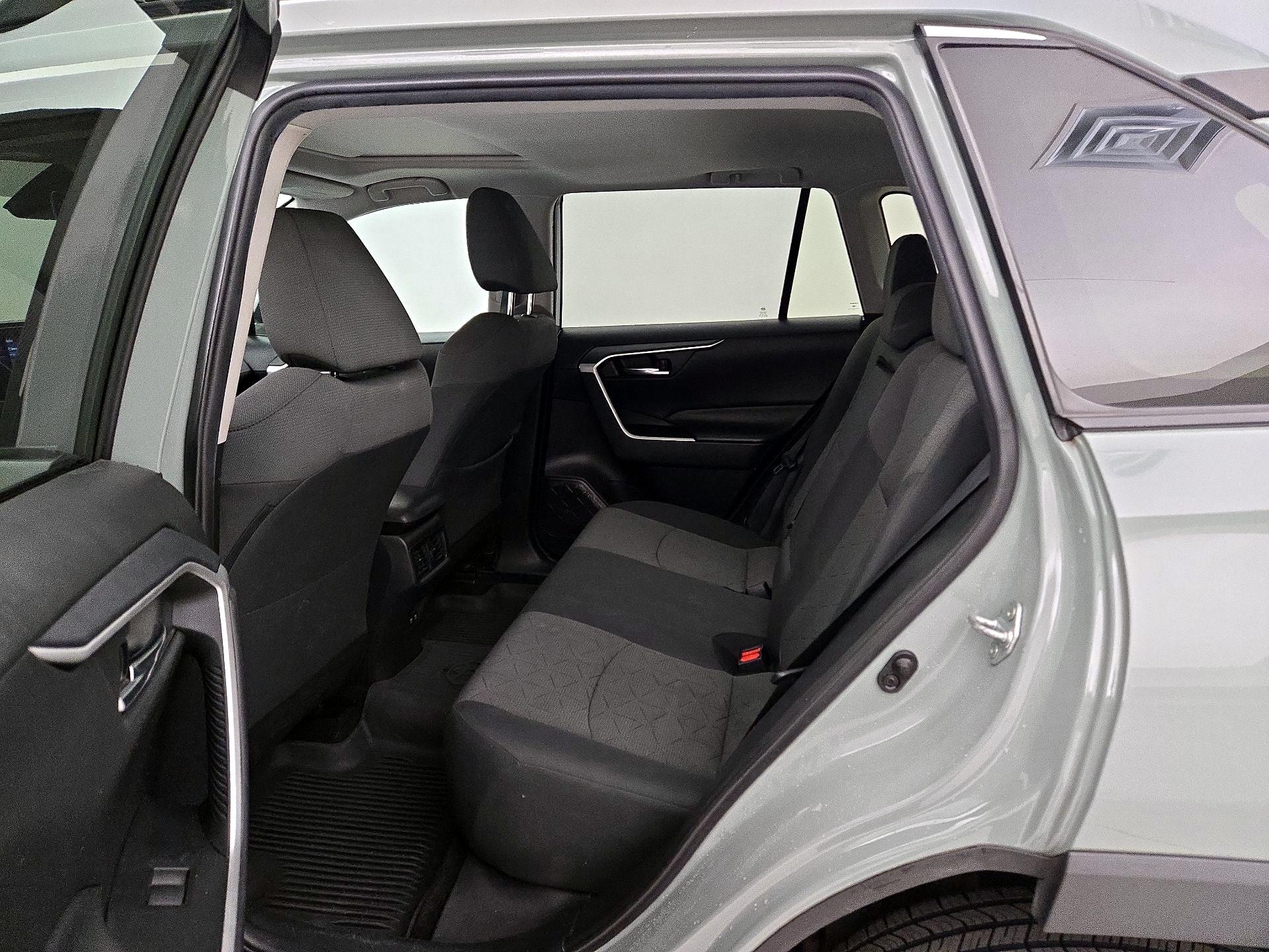 Thumbnail: 2021 Toyota RAV4 - 17