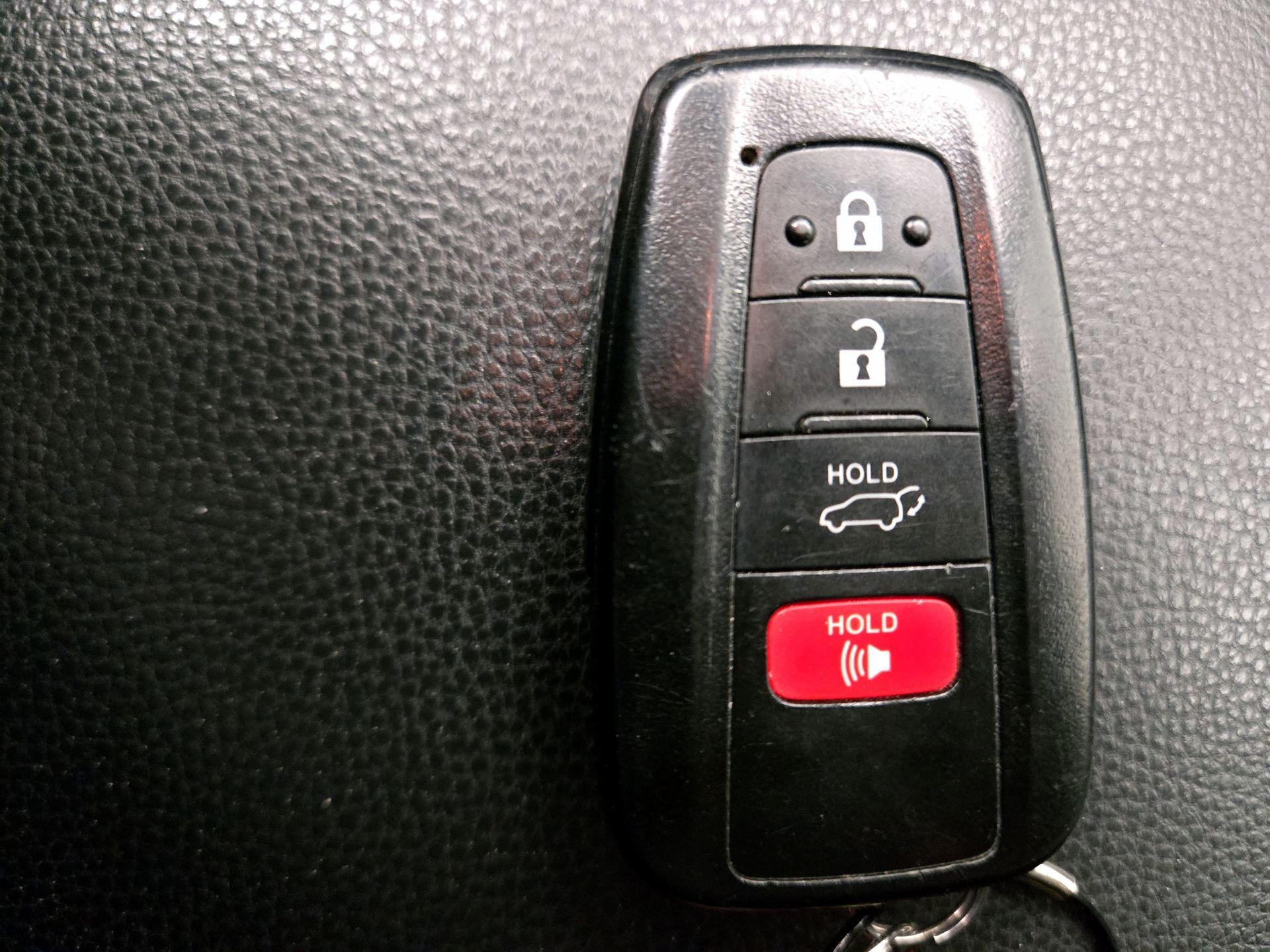 Thumbnail: 2021 Toyota RAV4 - 20